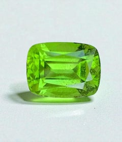 Natürlicher Peridot Edelstein: 3.86 Karat Natürlicher August Geburtsstein aus Pakistan