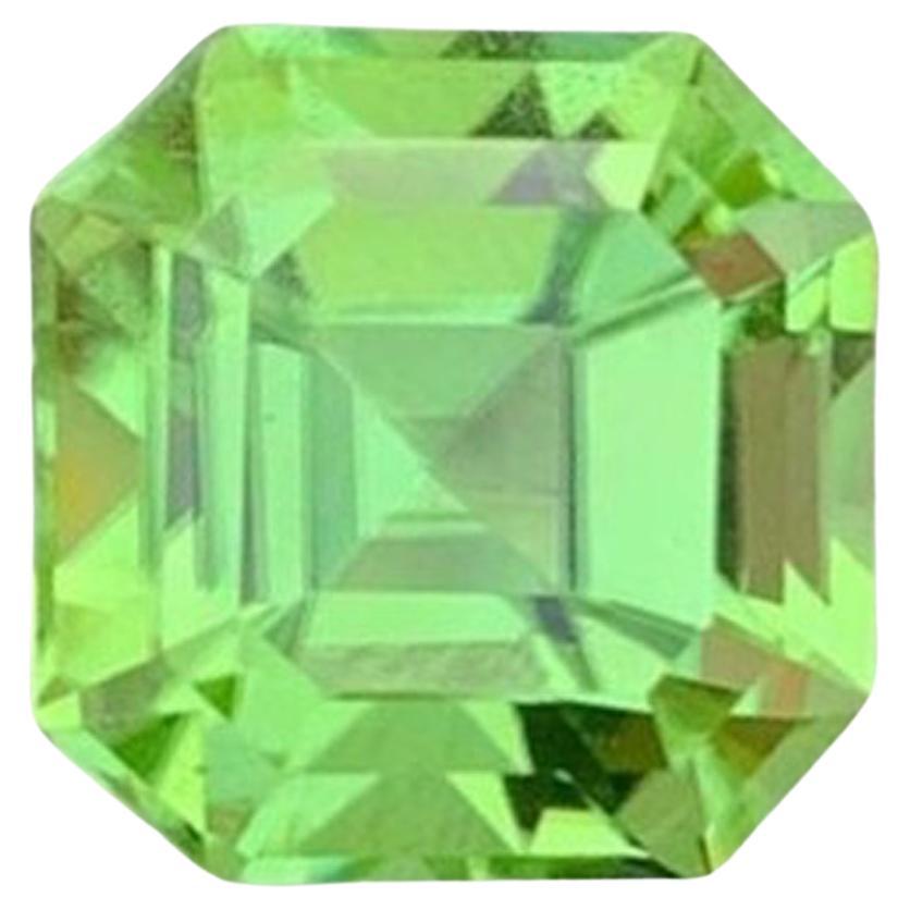 Natural Peridot Gemstone: 6.42 Carat Asscher Cut Peridot Gemstone From Pakistan in vendita