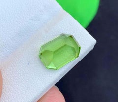 Piedras preciosas naturales de peridoto: Peridoto talla esmeralda de 5,92 quilates procedente de Pakistán