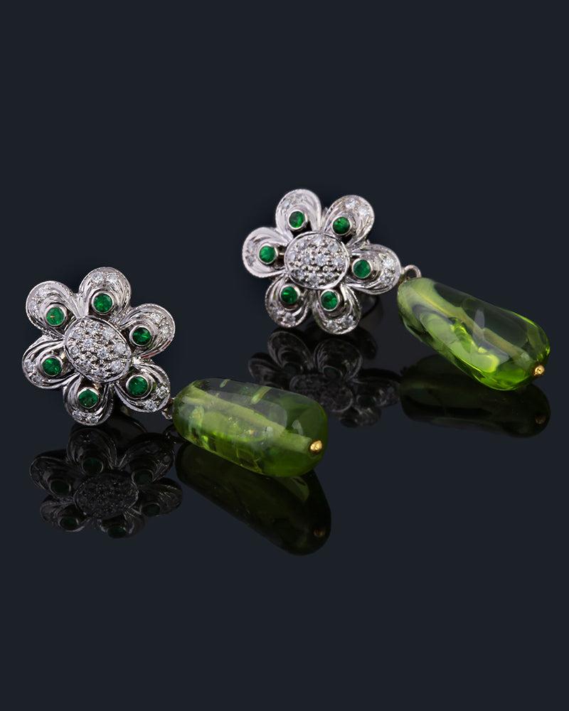 The floral designer dangle earrings are delicate and feminine, the peridot and diamond accents add a touch of sparkle with tsavorite blooming to give you flawless look. 

Specifications

Dimensions: Length: 3.5 cm, Width: 1.3 cm
Gross Weight: 8.330