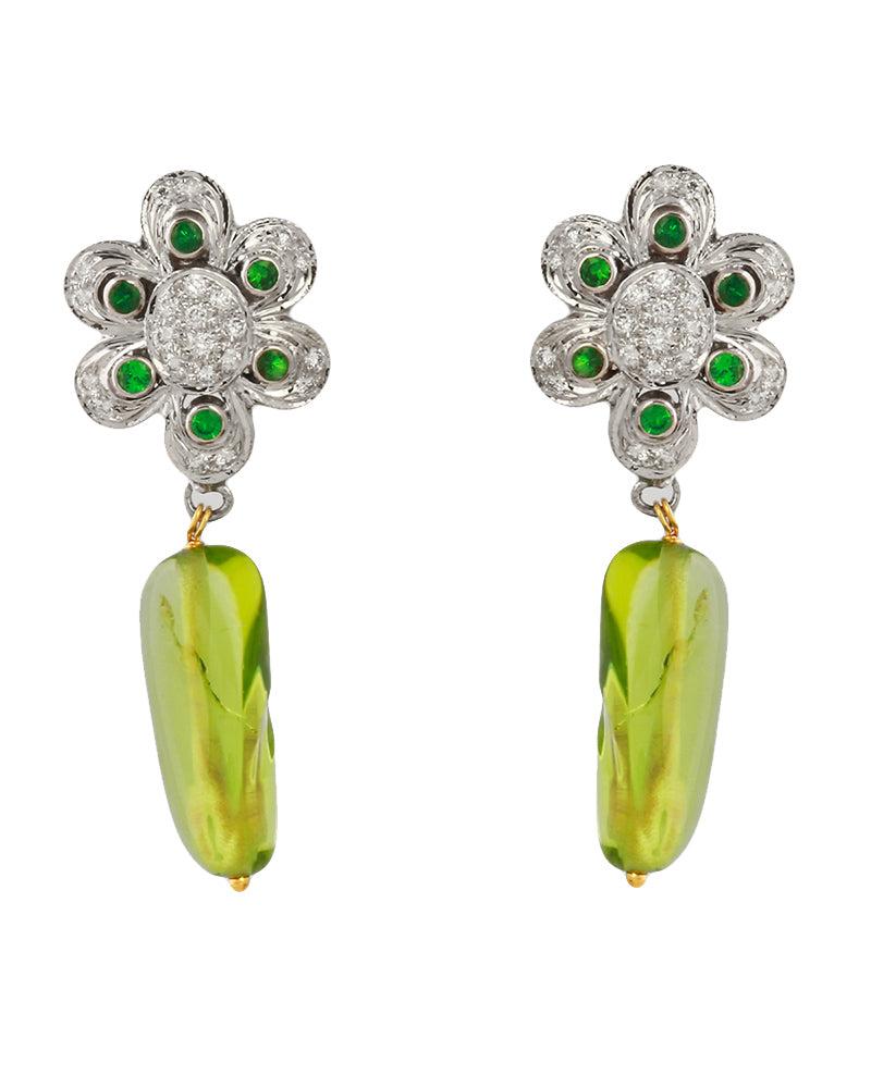 Natural Peridot Gold Earrings in 18K In New Condition For Sale In jaipur, IN