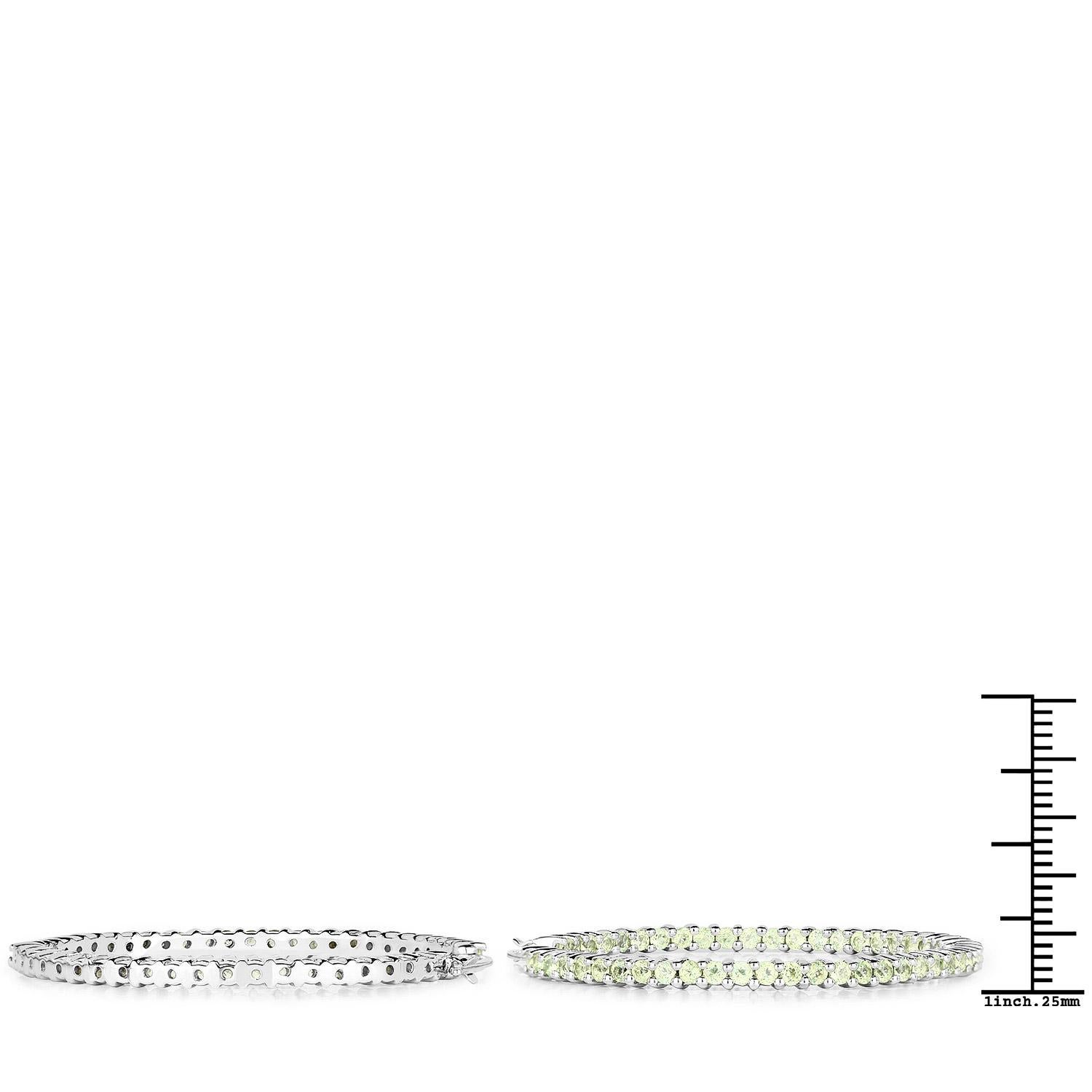 Natural Peridot Hoop Earrings Total 3.50 Carats Rhodium Plated Silver In condizioni ottime in vendita a Aliso Viejo, CA