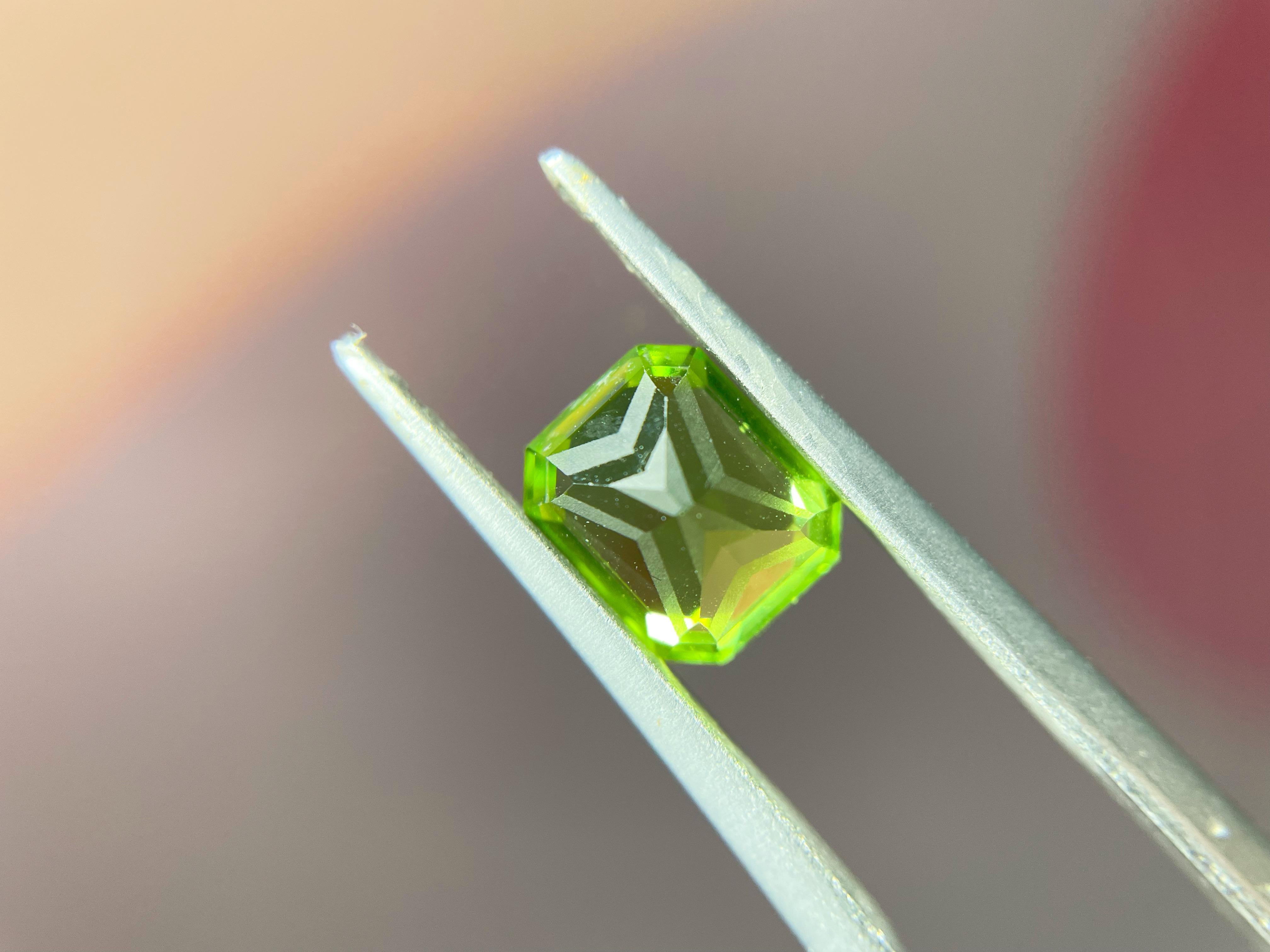 Women's or Men's Natural Peridot Loose Stone - Special Cut Lime Green Gem from Pakistan, 2.215 Ct For Sale
