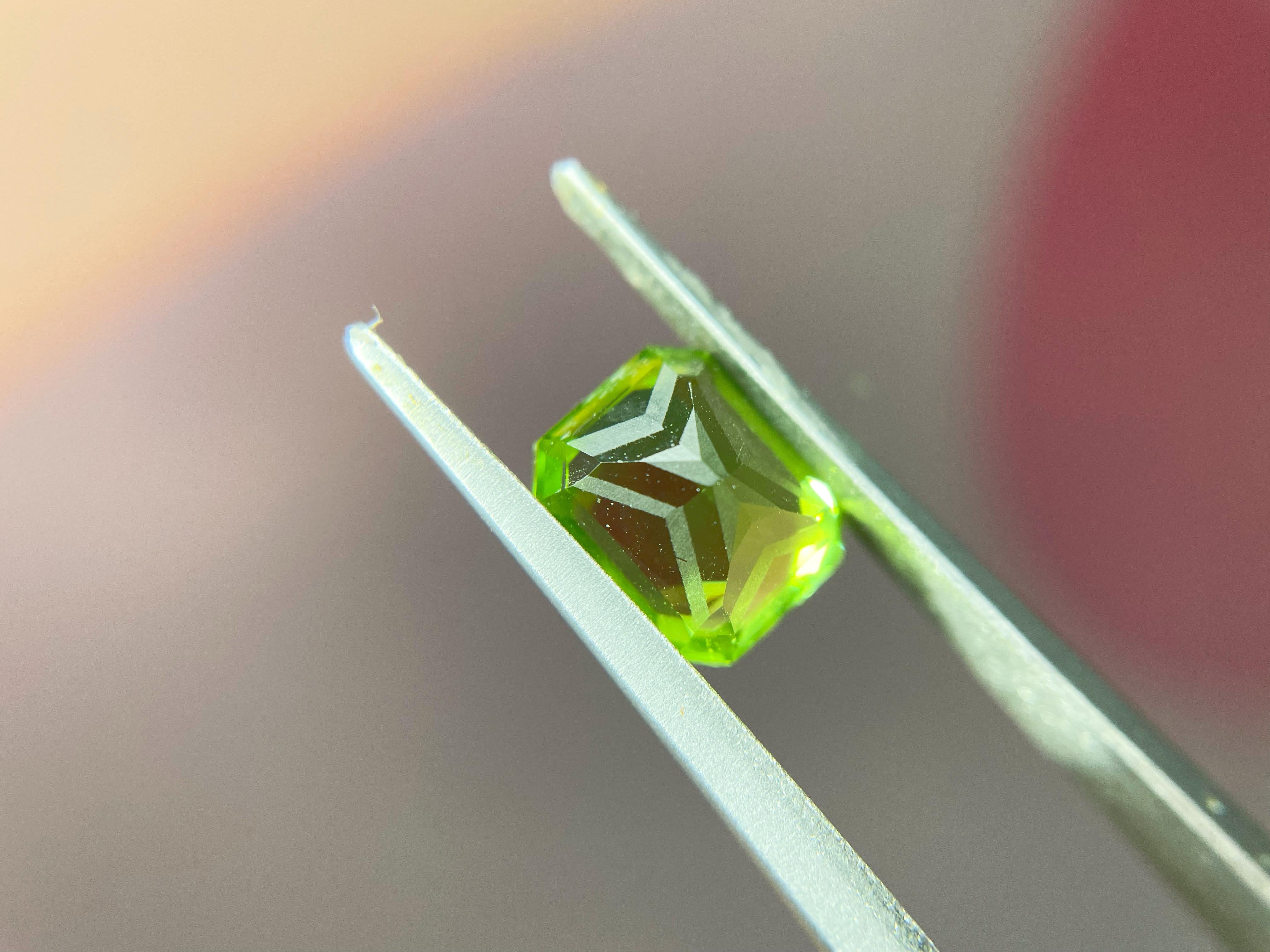 Natural Peridot Loose Stone - Special Cut Lime Green Gem from Pakistan, 2.215 Ct For Sale 1
