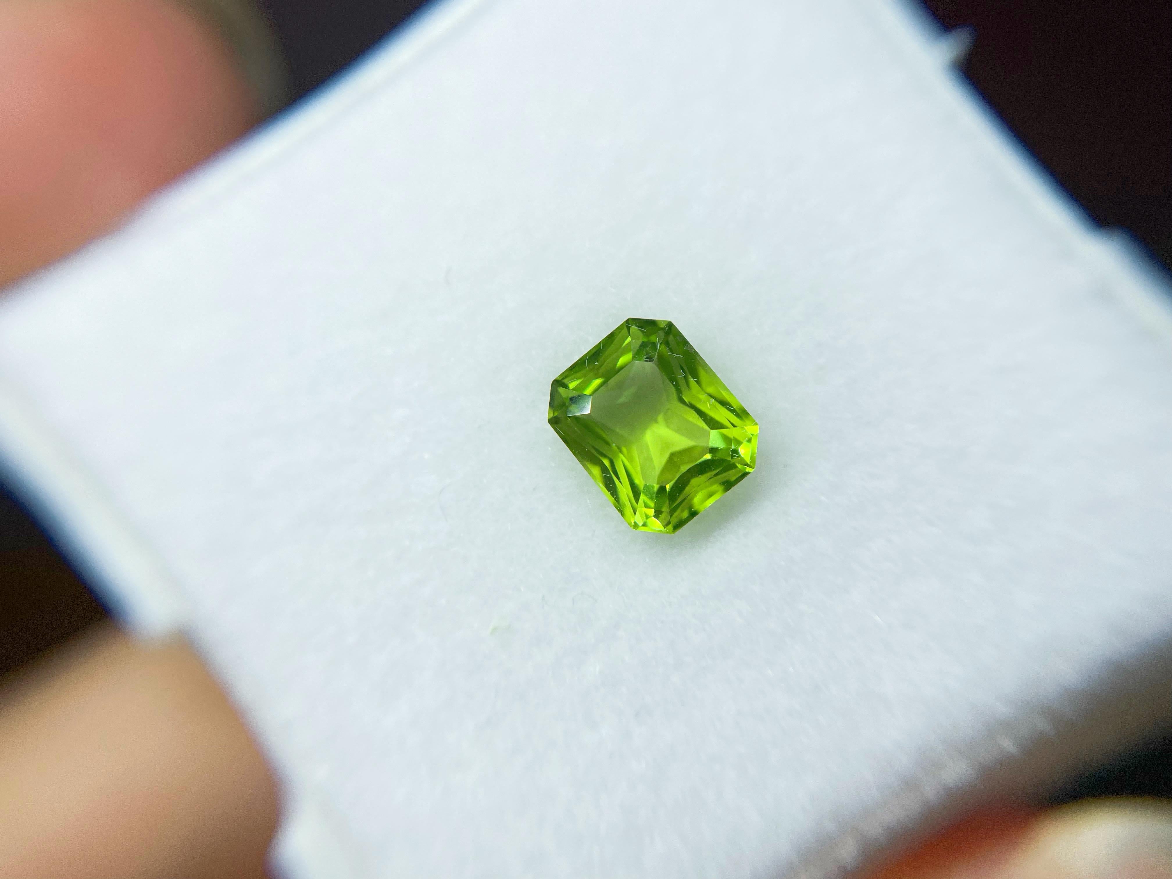 Natural Peridot Loose Stone - Special Cut Lime Green Gem from Pakistan, 2.215 Ct For Sale 2