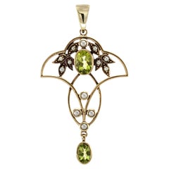 Pendentif filigrane de style victorien vintage en or massif 9 carats avec péridot naturel