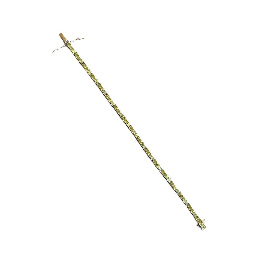 Art déco Péridot naturel taillé en carré Bracelet de tennis élégant pour maman en argent 925 en vente