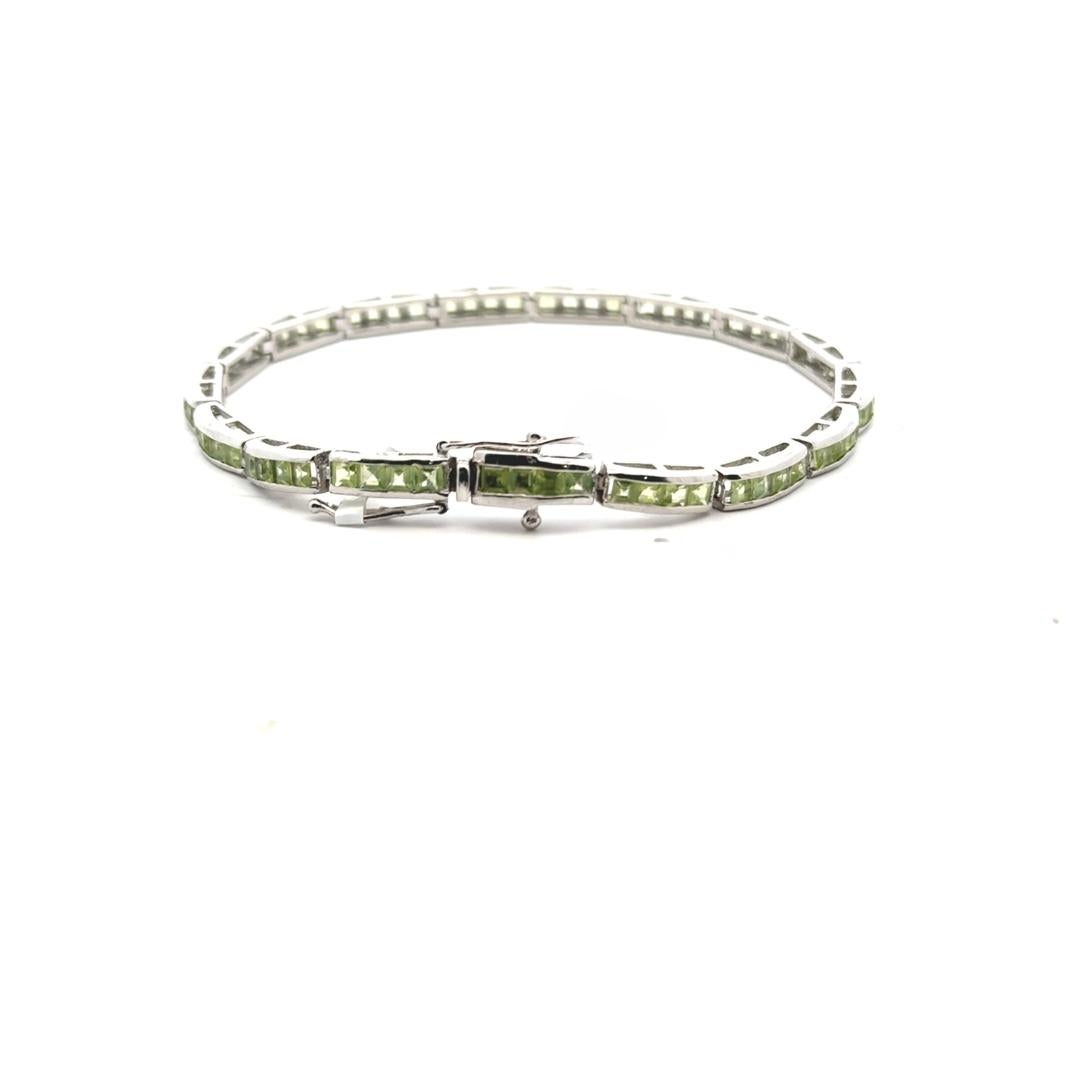 Péridot naturel taillé en carré Bracelet de tennis élégant pour maman en argent 925 Neuf - En vente à New York, NY
