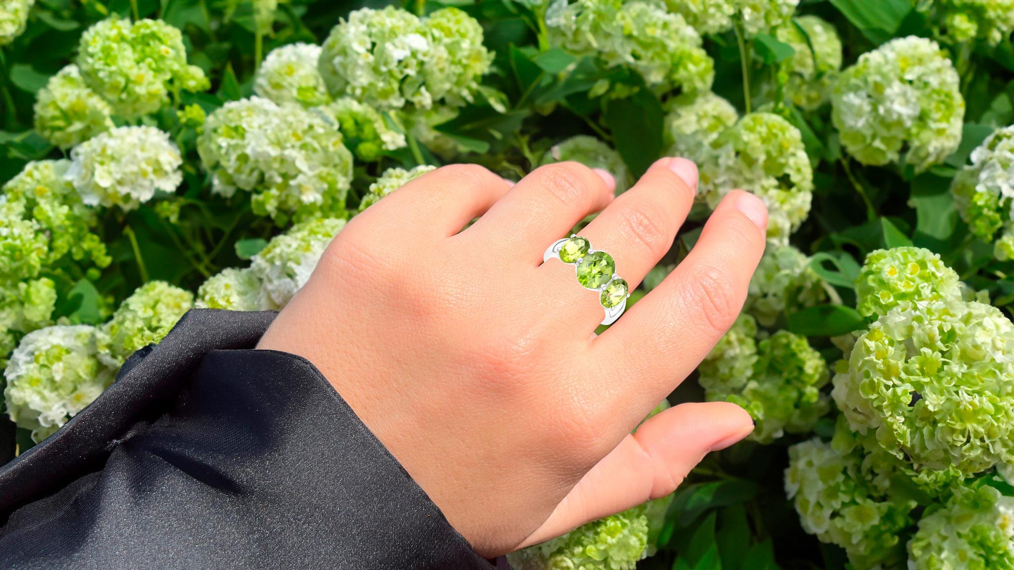 Contemporary Natural Peridot Three Stone Ring 3.40 Carats Sterling Silver For Sale