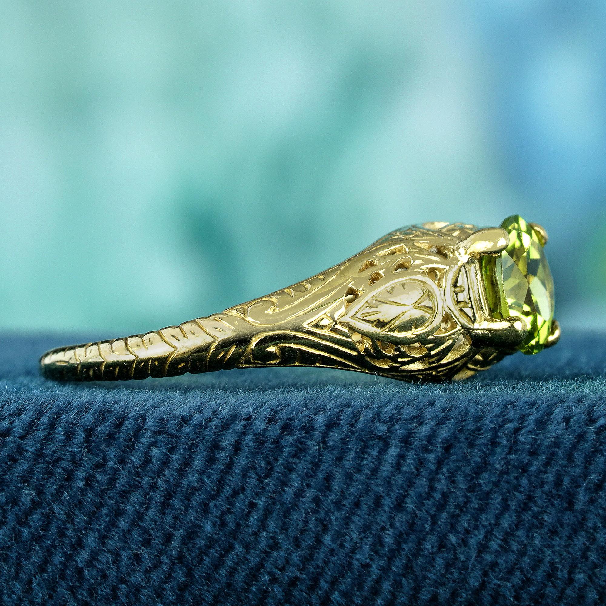 Geschnitzter Solitär-Ring aus massivem 9 Karat Gelbgold mit natürlichem Peridot im Vintage-Stil (Rundschliff) im Angebot