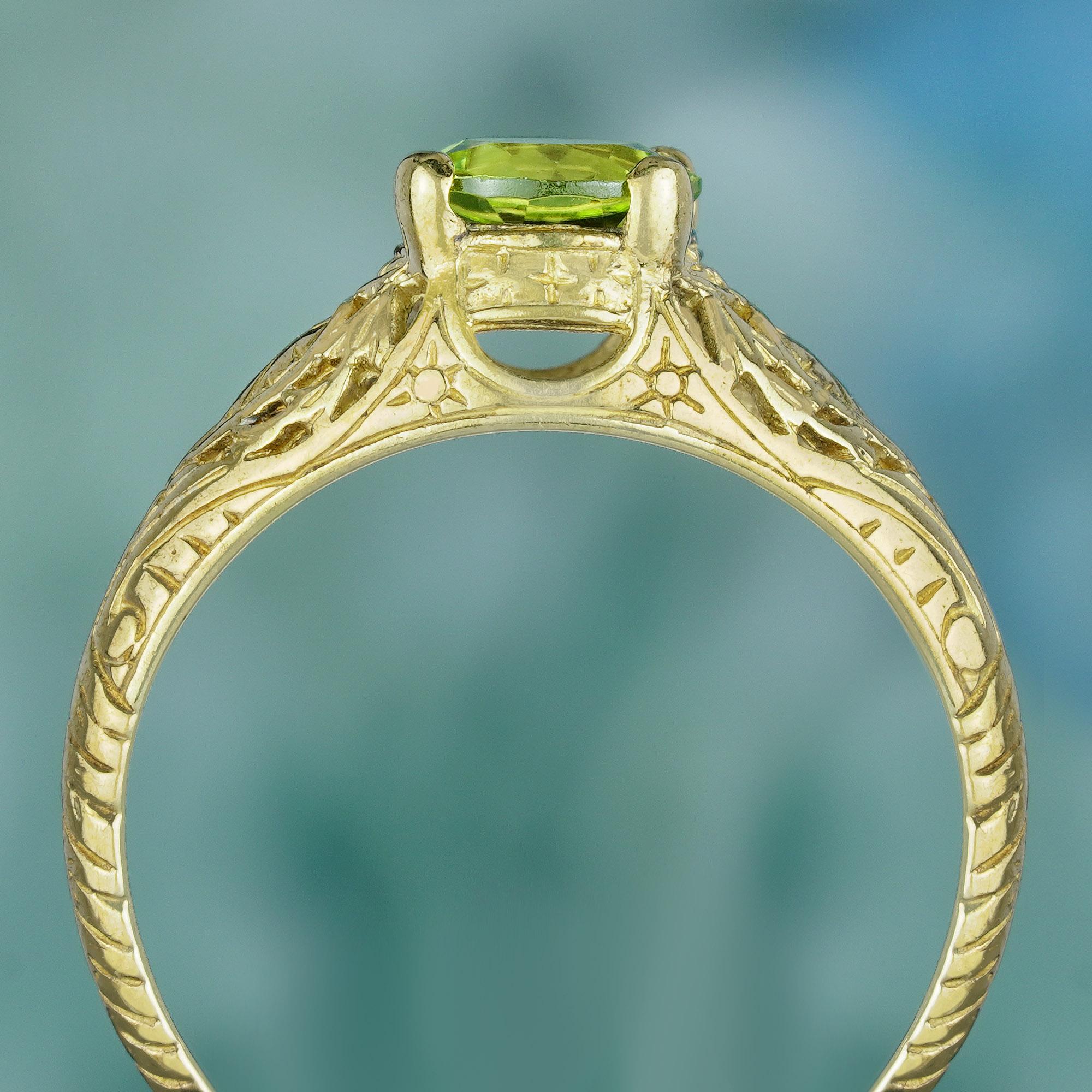 Natural Peridot Vintage Style Carved Solitaire Ring in Solid 9K Yellow Gold In New Condition For Sale In Bangkok, TH
