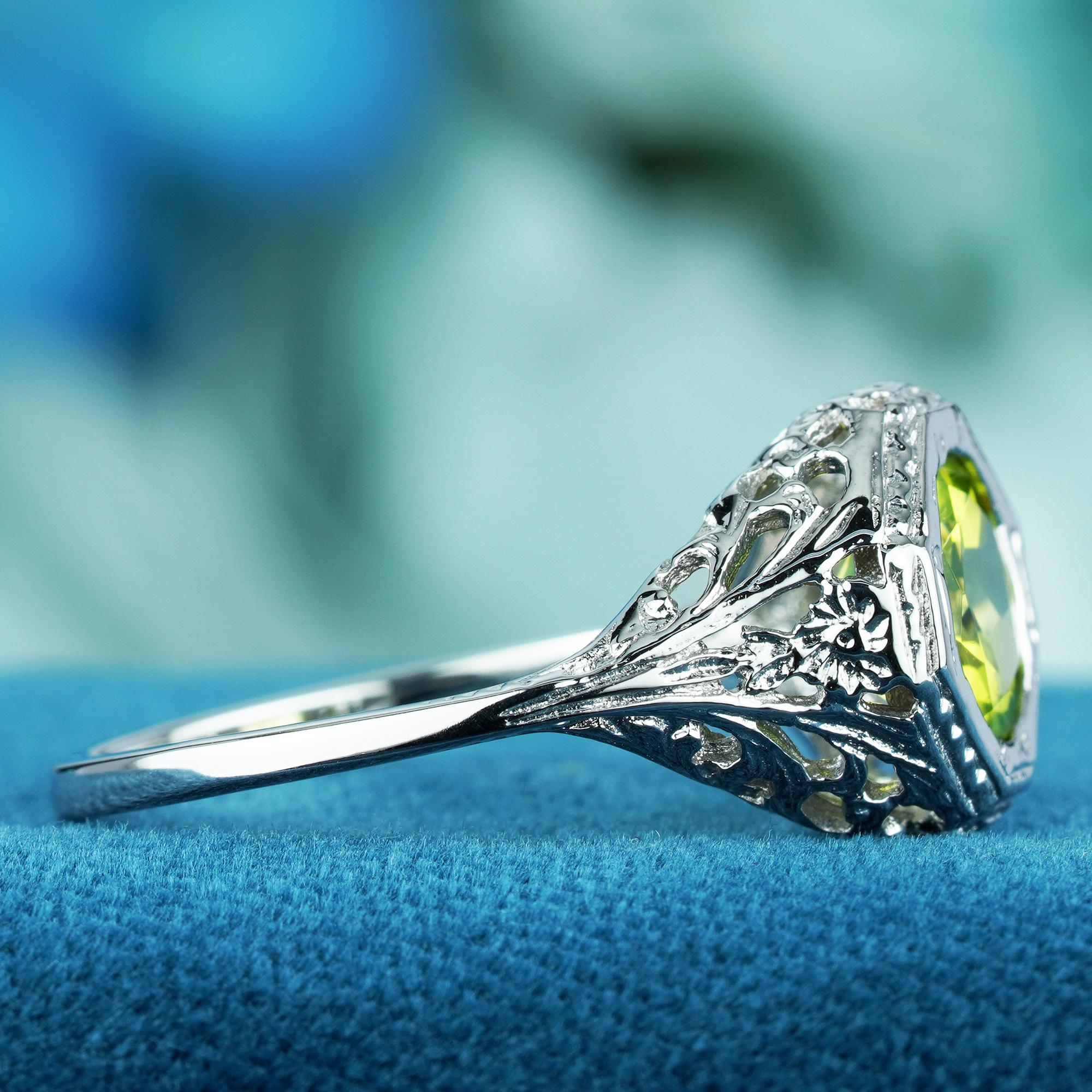 Filigraner natürlicher Peridot im Vintage-Stil aus massivem 9K Weißgold (Edwardian) im Angebot