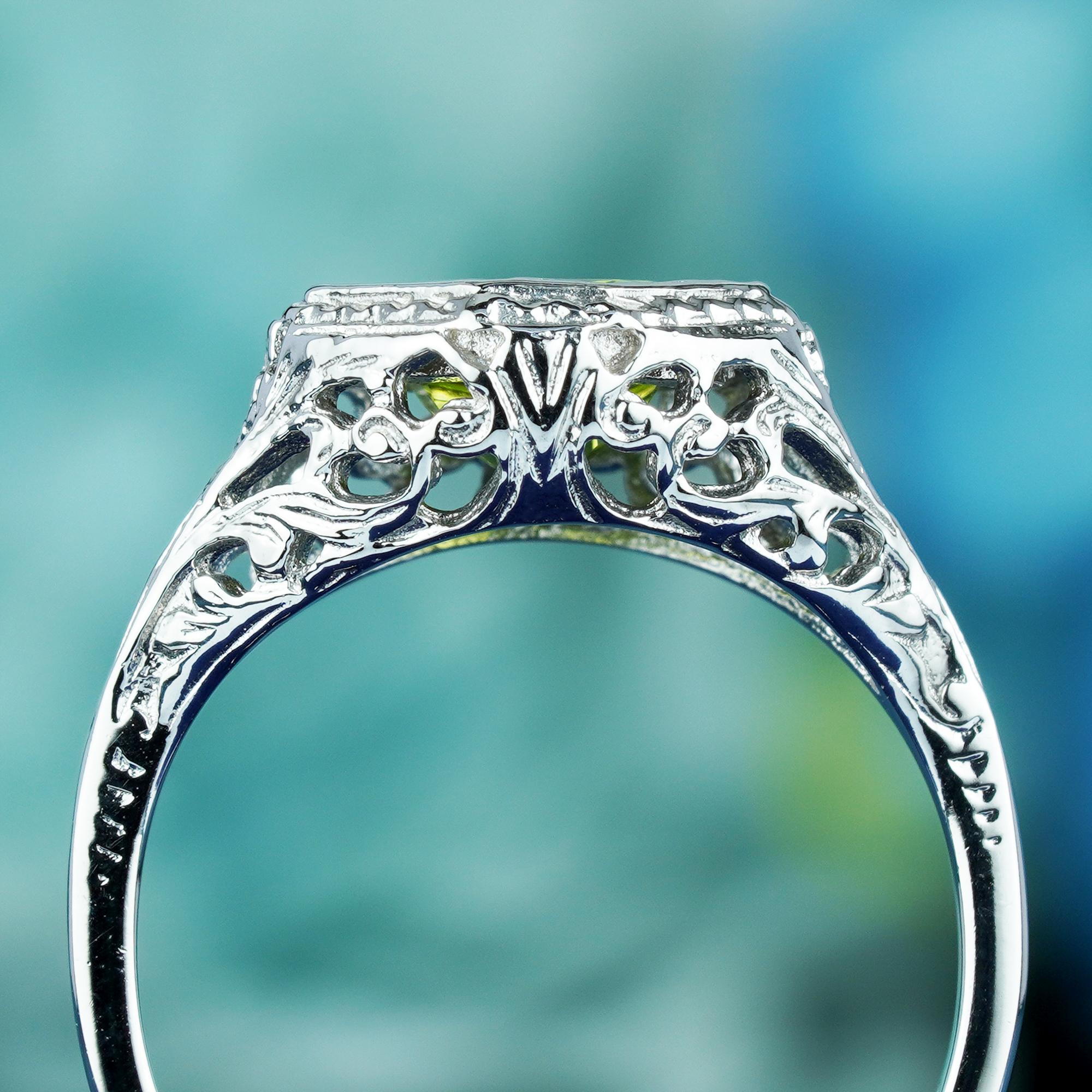 Filigraner natürlicher Peridot im Vintage-Stil aus massivem 9K Weißgold (Rundschliff) im Angebot