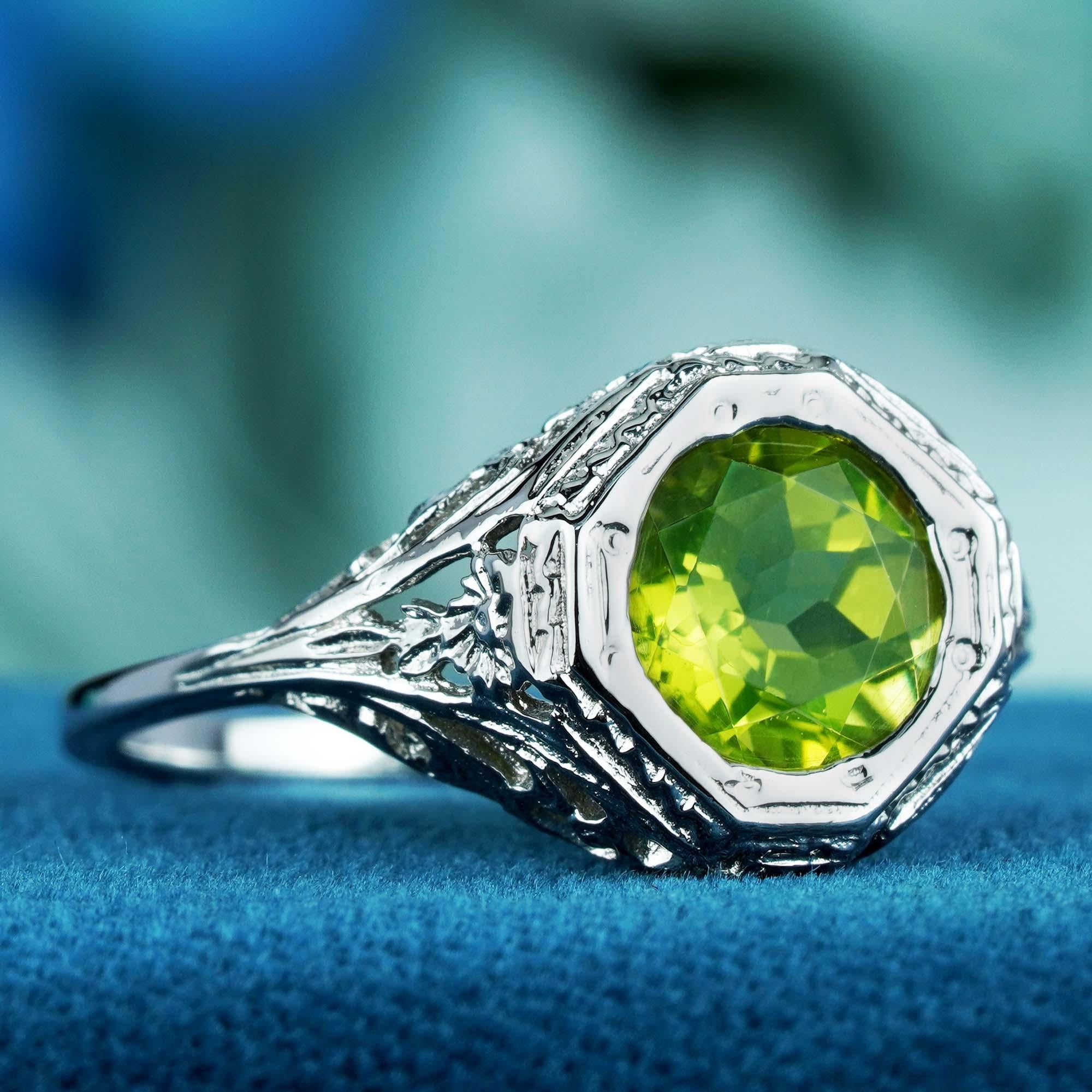 Filigraner natürlicher Peridot im Vintage-Stil aus massivem 9K Weißgold im Zustand „Neu“ im Angebot in Bangkok, TH