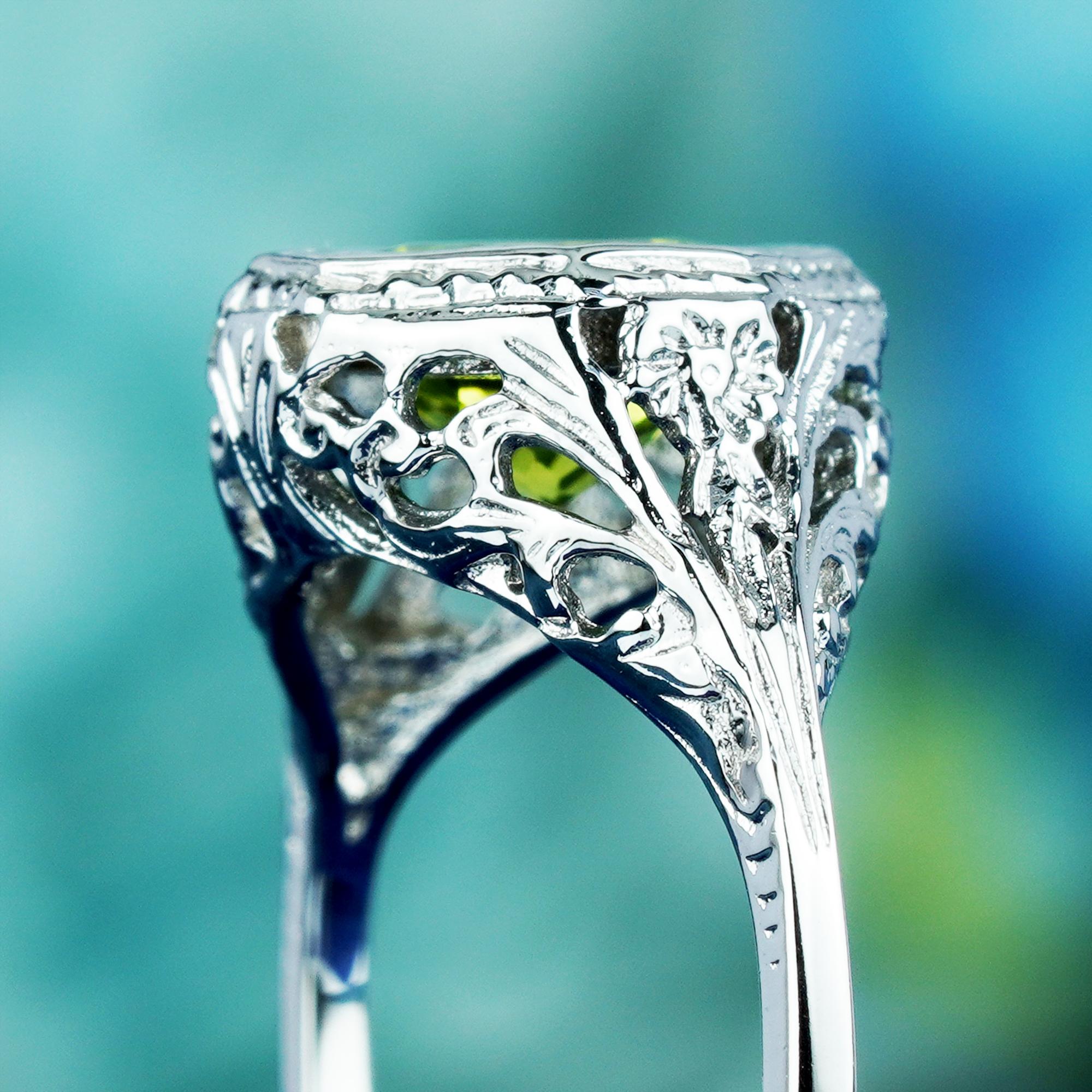 Filigraner natürlicher Peridot im Vintage-Stil aus massivem 9K Weißgold für Damen oder Herren im Angebot