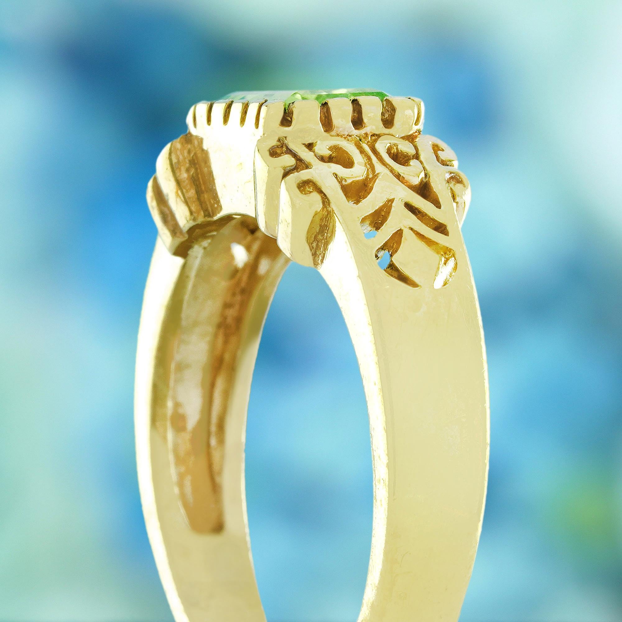Women's Natural Peridot Vintage Style Ring in 9K  Yellow Gold For Sale