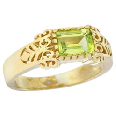 Natural Peridot Vintage Style Ring in 9K  Yellow Gold