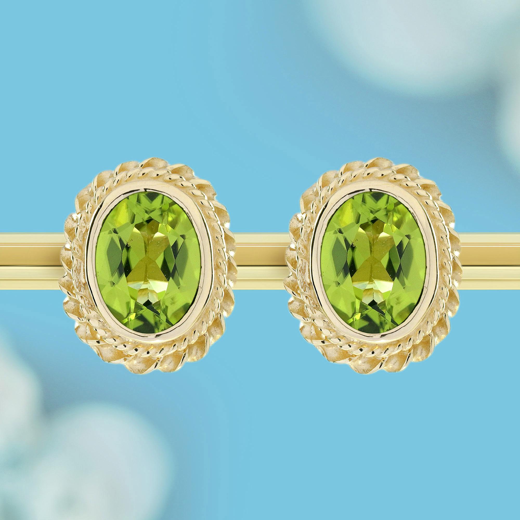 These classic elegance meets fiery brilliance in these captivating stud earrings. Crafted from warm yellow gold, the earrings boast a vintage-inspired rope motif that adds a touch of timeless charm. At the heart of each piece lies a stunning green