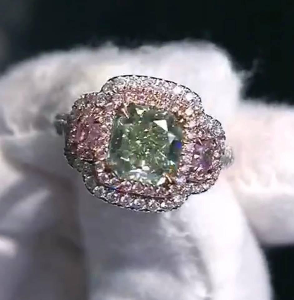 Natural Pink and Green Diamond and Gold Ring In New Condition In Sarasota, FL