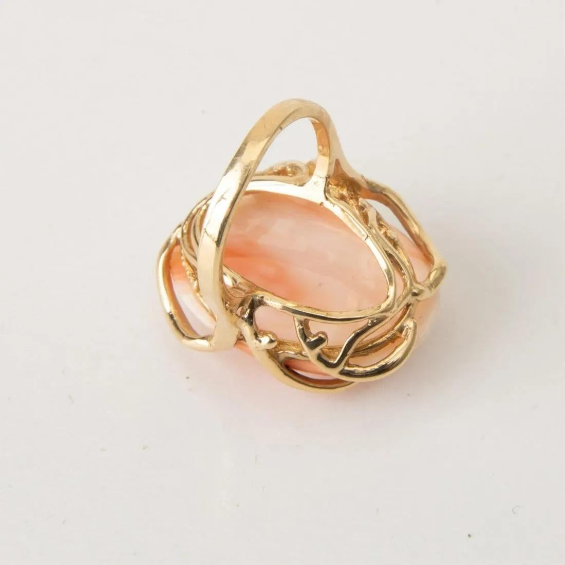 Bague en or 14 carats faite à la main en corail rose naturel Bon état - En vente à Pasadena, CA