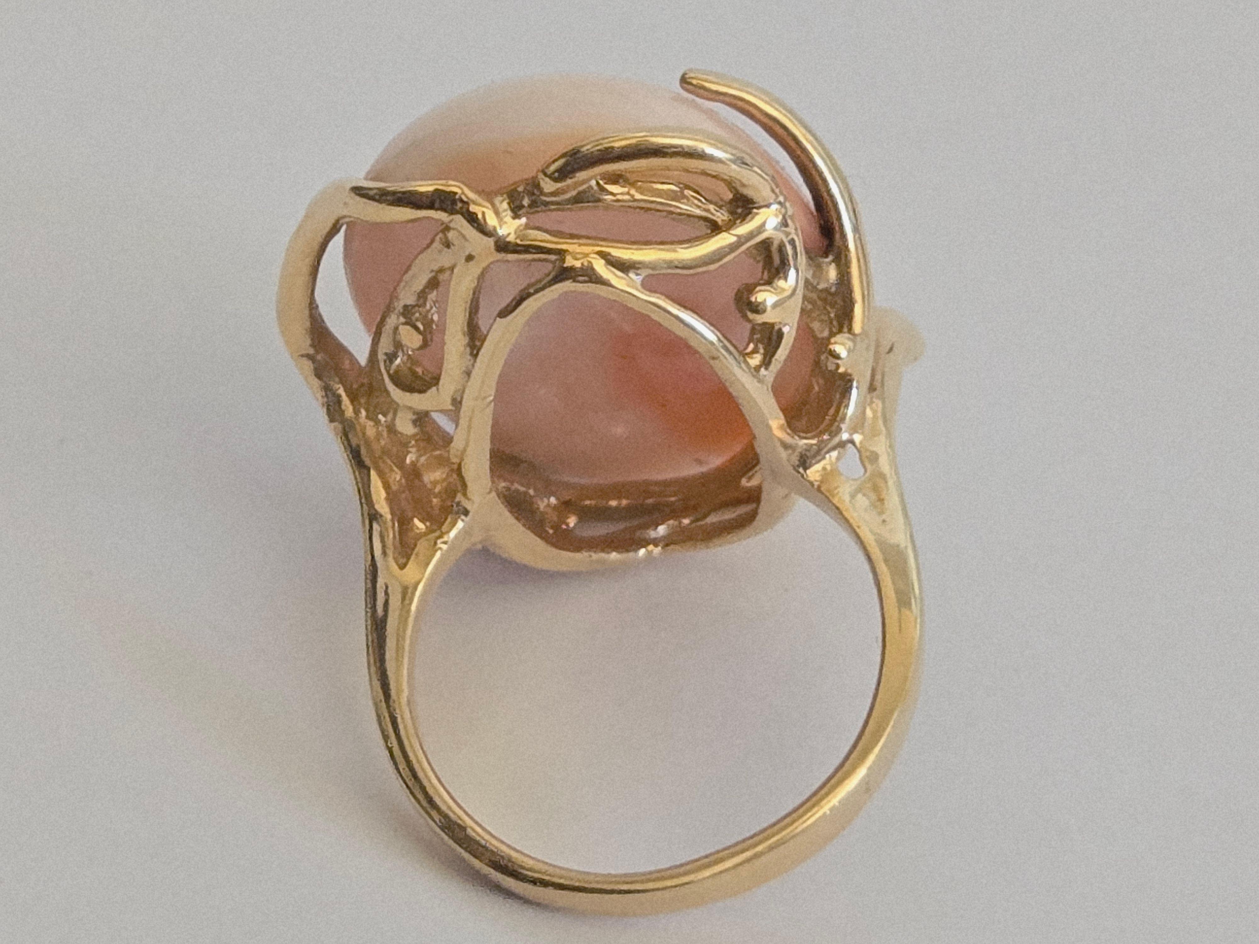 Bague en or 14 carats faite à la main en corail rose naturel en vente 3