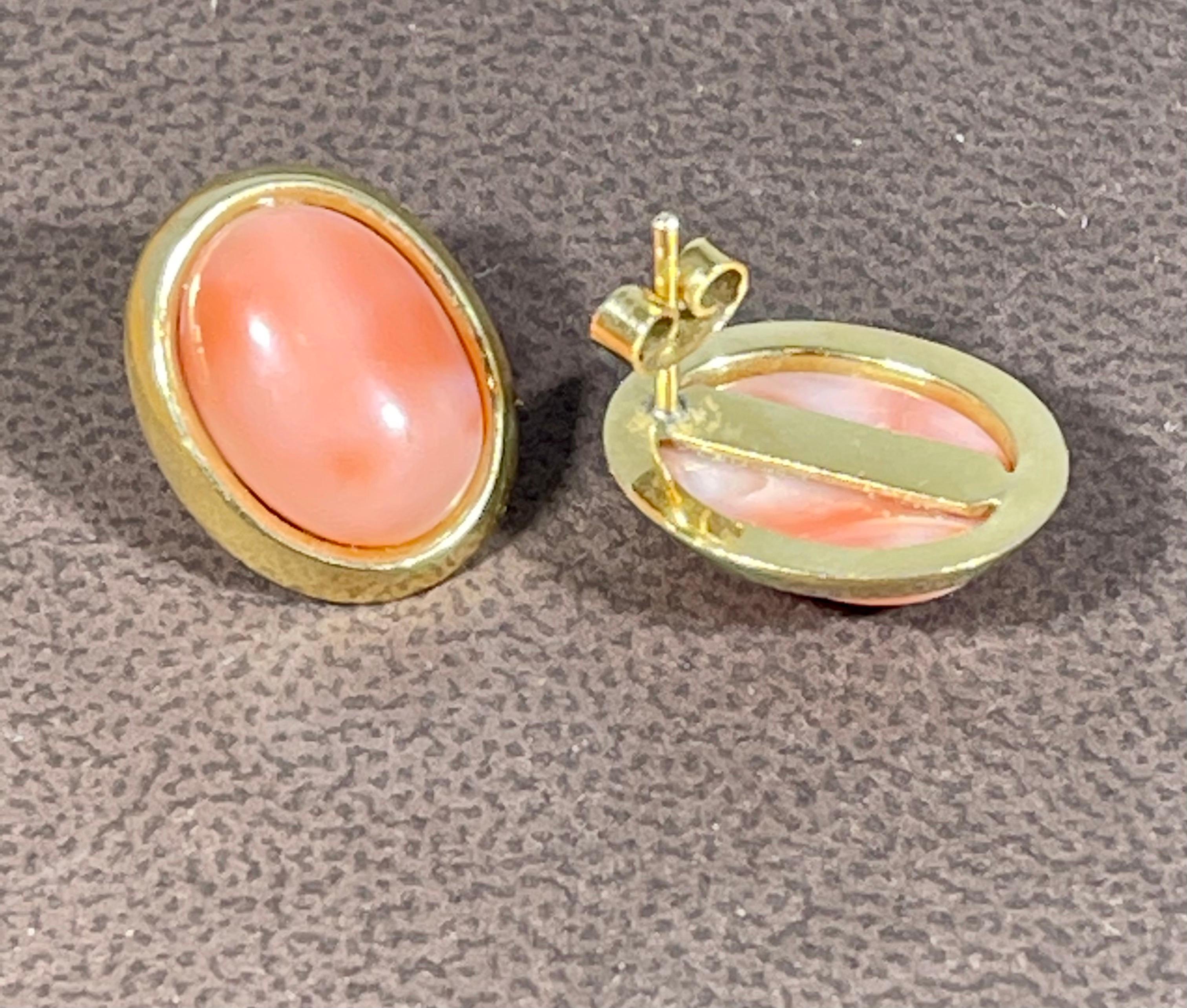 Natural Pink Coral Simple Stud Earring in 14 Karat Yellow Gold 10 X 14 MM
 Coral Natural , Very pretty pink color , Very desirable color and quality. Approximately 10 x 14 mm
perfect pair made in 14 Karat yellow gold. Natural coral of this size are