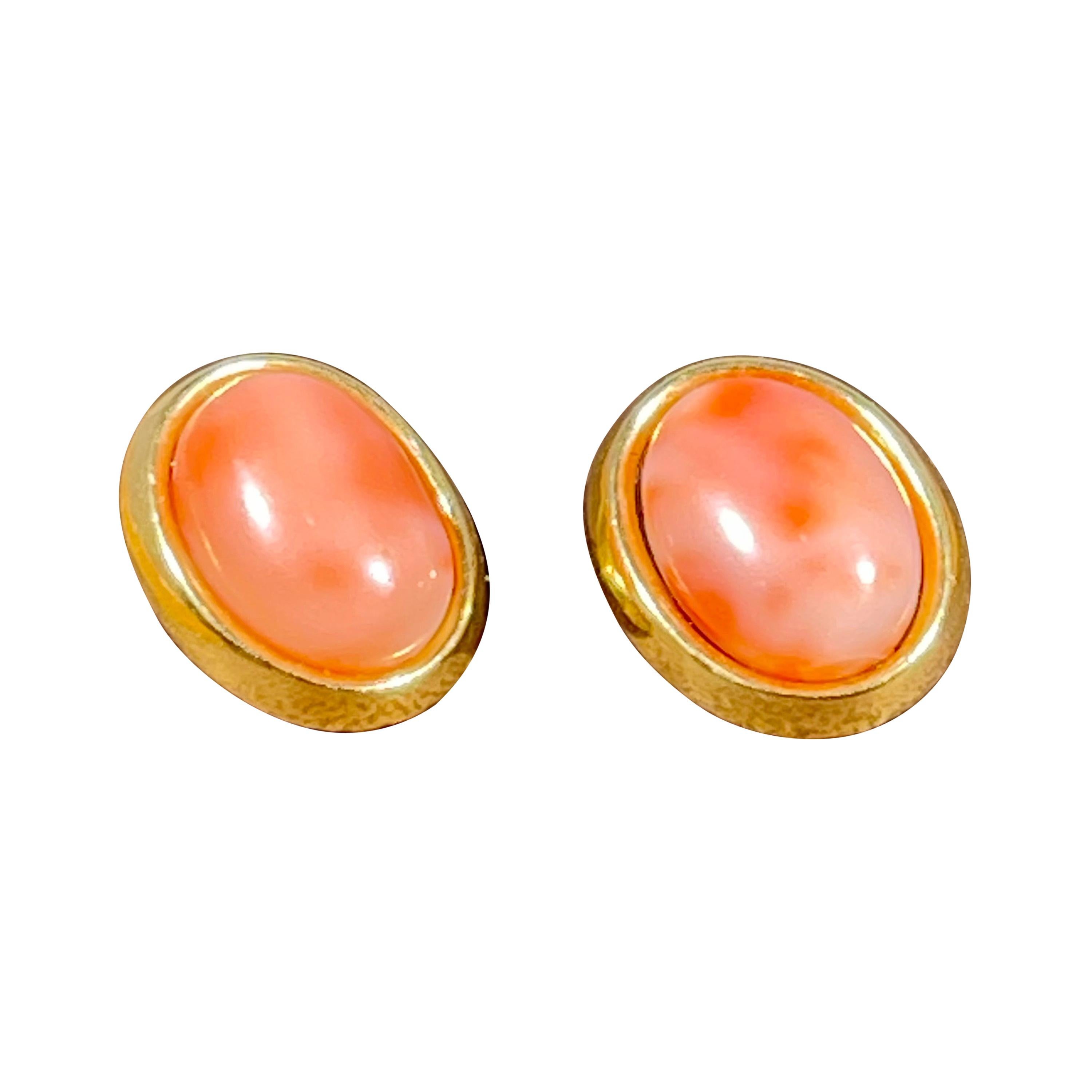 Clous d'oreilles simples en or jaune 14 carats et corail rose naturel