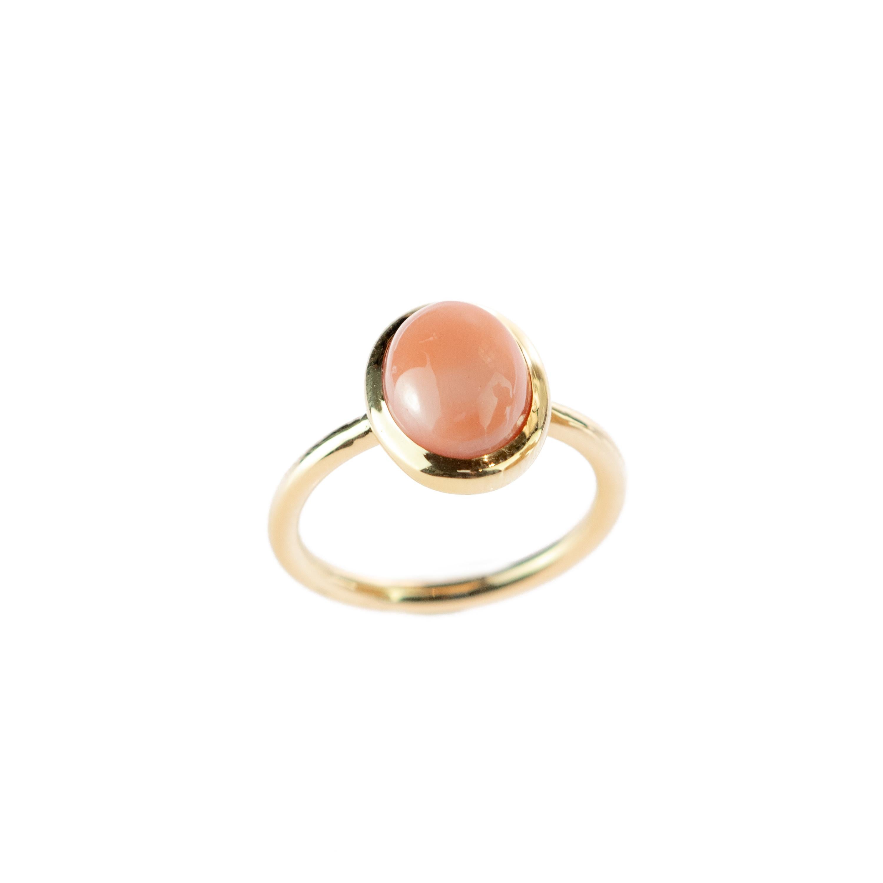 Coral Rosa Natural Solitario Cabujón Ovalado Oro 18 Kilates Anillo de Cóctel Boho Deco en venta 1