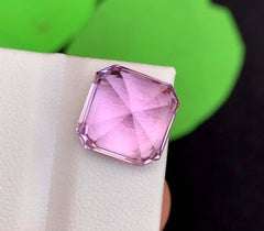 Kunzite rose naturelle : 11.30 Carat Pierre de naissance du mois de novembre à facettes