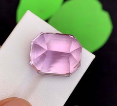 Kunzite rose naturelle : 36.60 Carat Pierre de naissance du mois de novembre à facettes