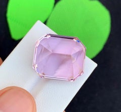 Natürlicher rosa Kunzit Edelstein: 48,56 Karat Oktagon-Schliff November Birthstone