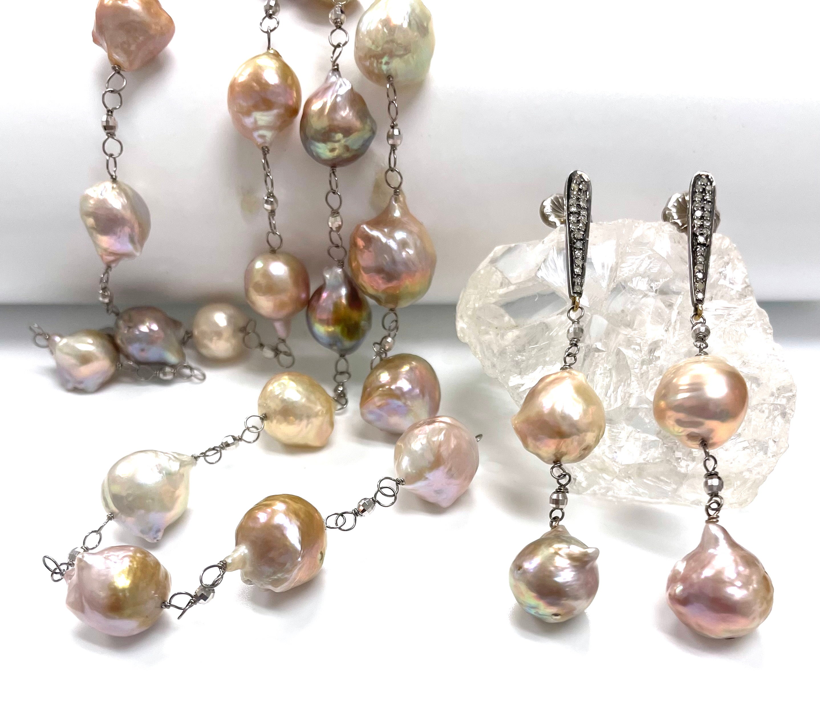 Natural Pink Large Wire-Wrapped Freshwater Pearls Paradizia Necklace In New Condition In Laguna Beach, CA