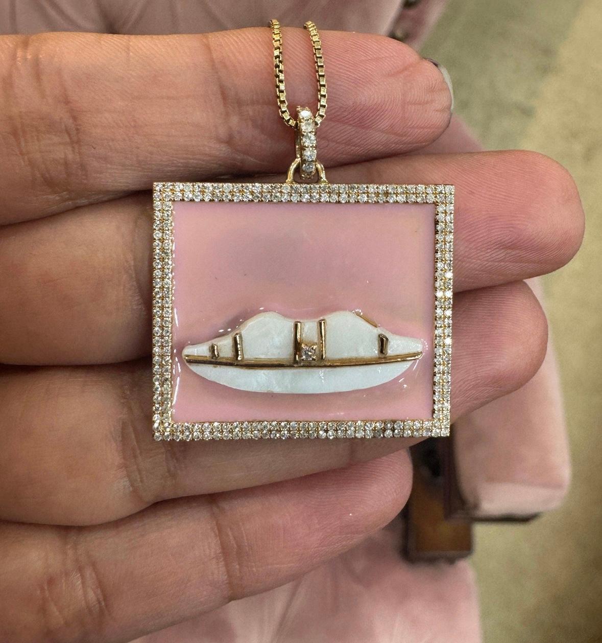 Labbra rosa naturale e pendente con diamante di madreperla in oro 14k in vendita 2