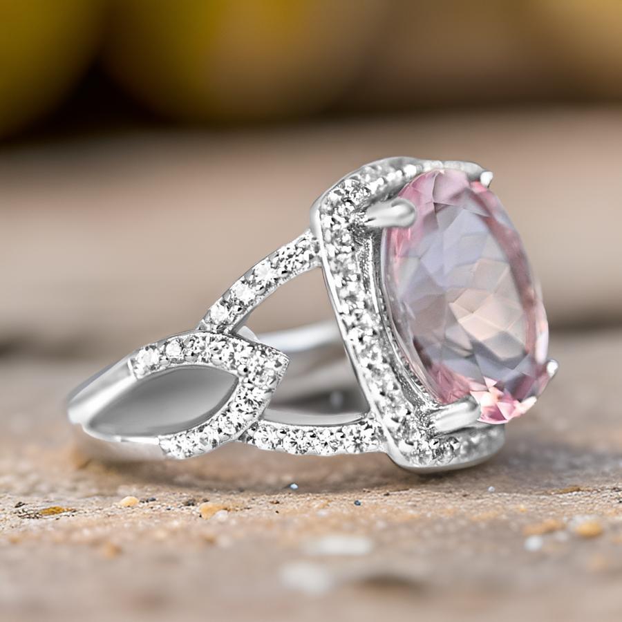 Natural Pink Morganite Ovals Halo Ring in 925 Sterling Silver Bridal Ring In New Condition For Sale In New York, NY