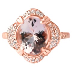 Anello di fidanzamento Halo Oval Morganite & Cubic Zircon in oro rosa 14K 2,43 carati