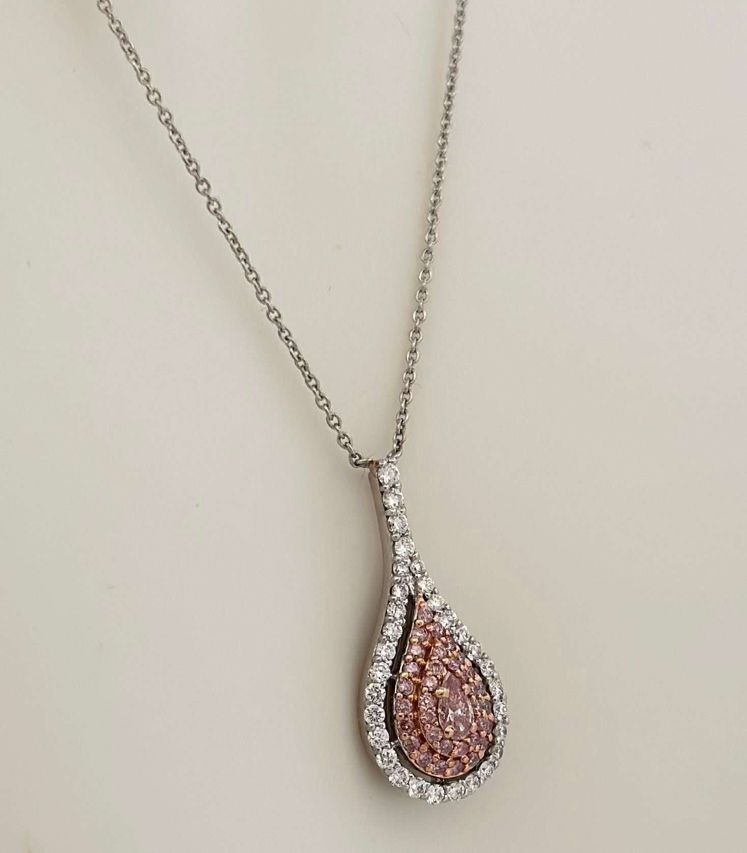Moderne Pendentif en diamant rose naturel en forme de poire avec chaîne en vente