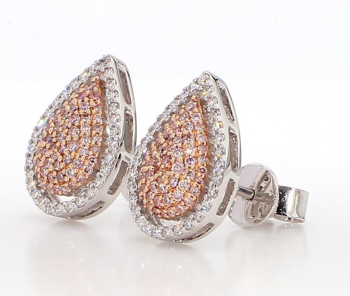 I bellissimi orecchini di diamanti di RareGemworld. Montato in una splendida montatura in oro rosa e bianco 18 carati con diamanti rosa naturali a taglio rotondo, completati da diamanti bianchi naturali a taglio rotondo. Questi orecchini sono