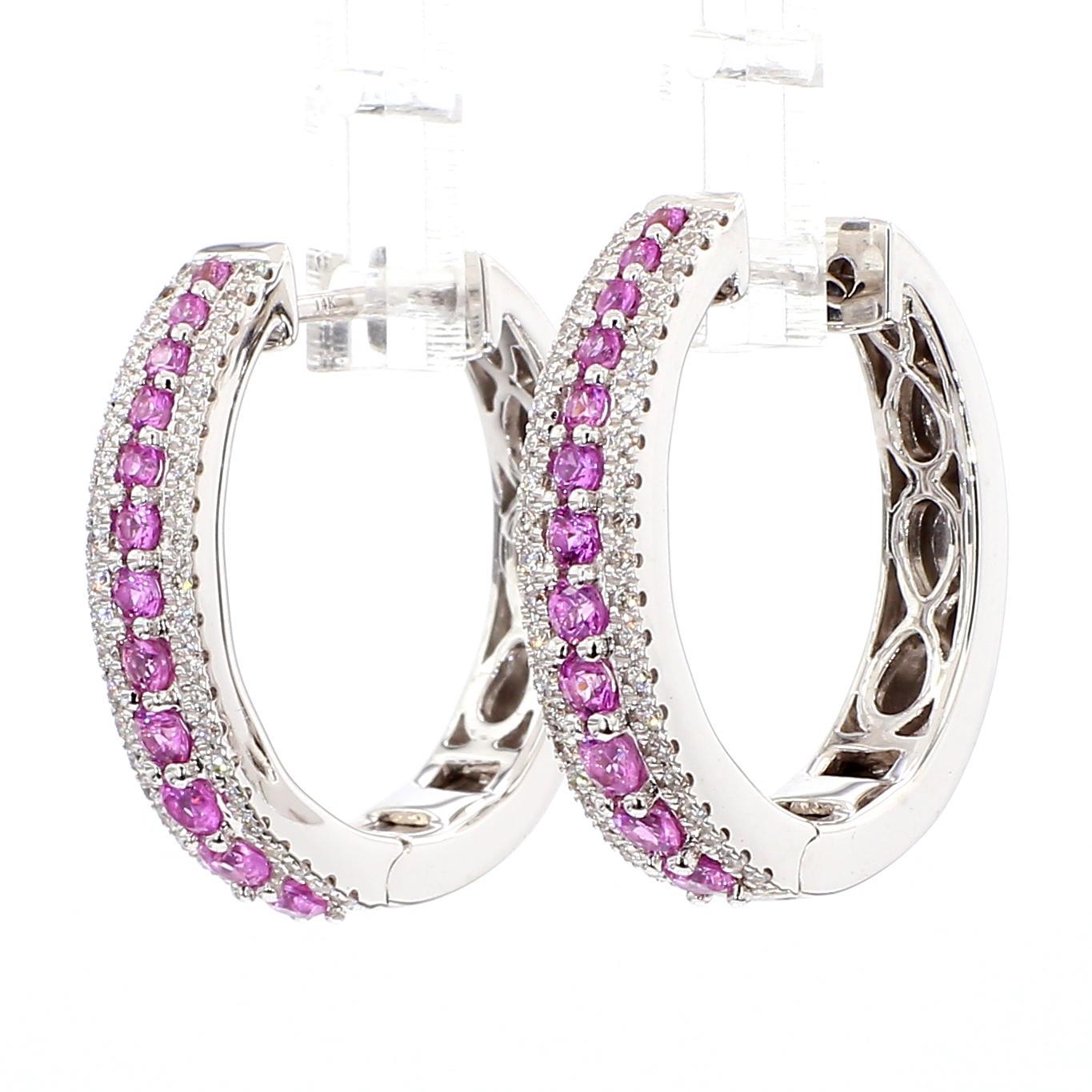 Die schönen Saphir-Ohrringe von RareGemWorld. Montiert in einer schönen 14K Weißgold Fassung mit natürlichen runden geschliffenen rosa Saphiren ergänzt durch natürliche runde weiße Diamanten Nahkampf in einer schönen ineinandergreifenden Kreisform.