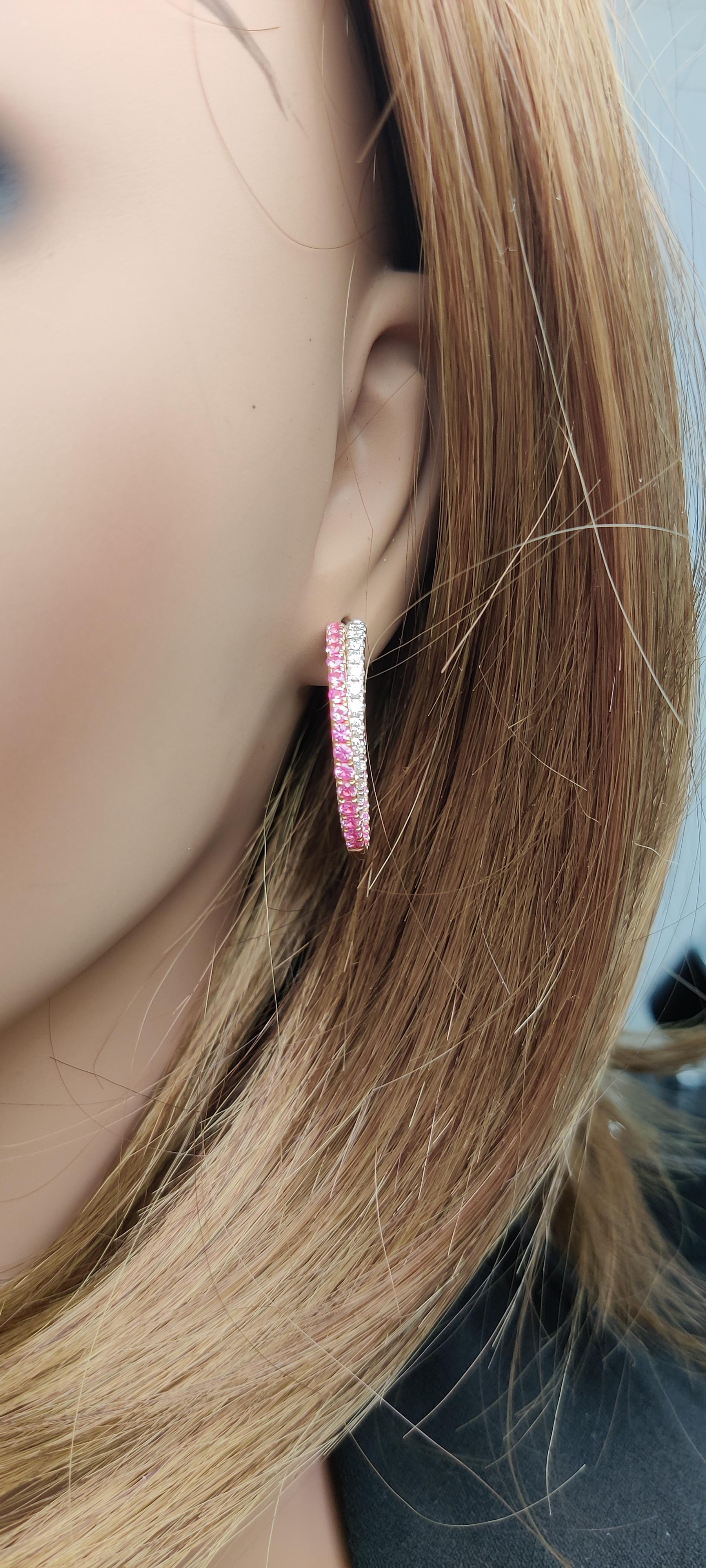 Pendientes de Zafiro Redondo Rosa Natural y Diamante Blanco 3.01 Quilates TW Oro Rosa en Nuevo estado para la venta en New York, NY