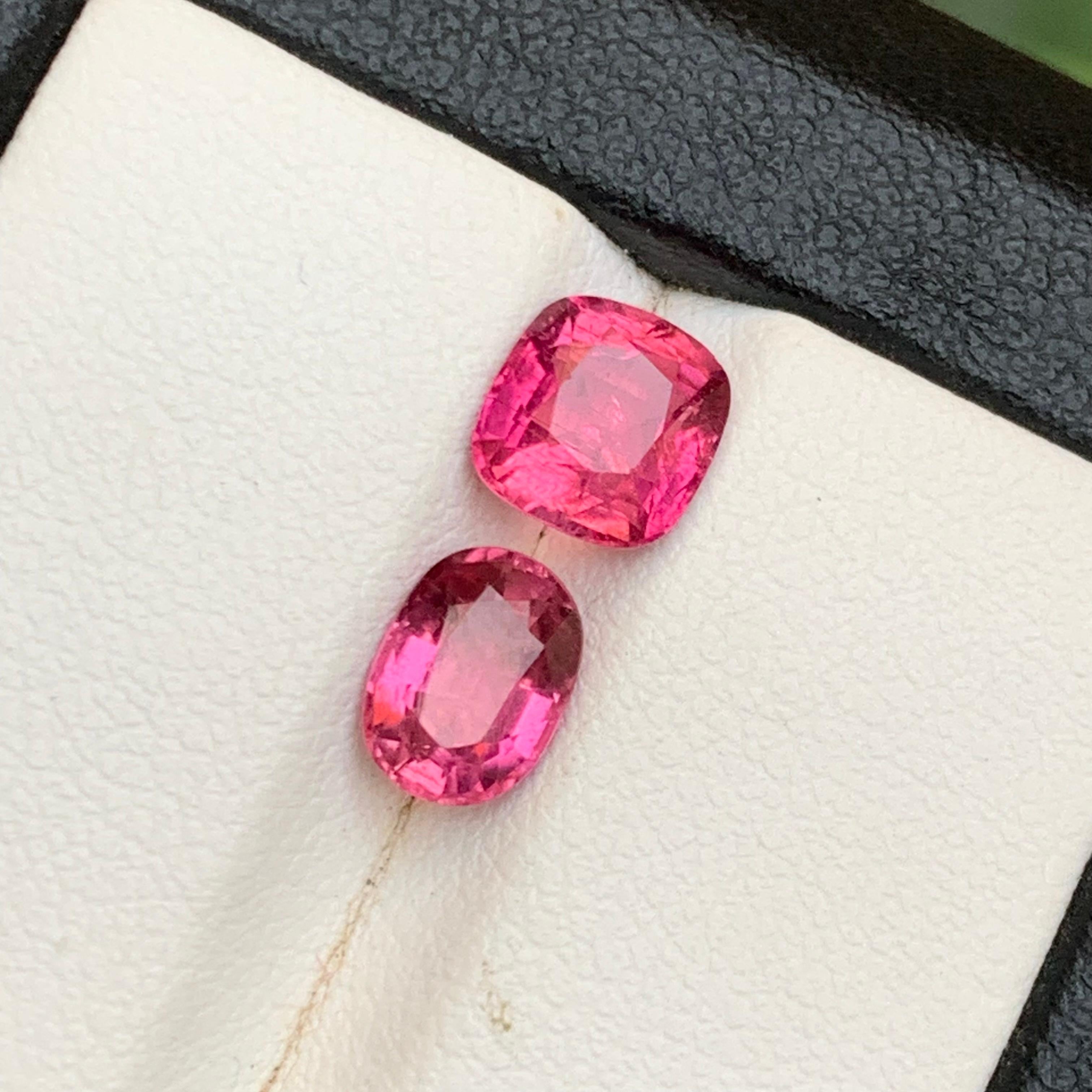 Rosa Natürlicher Rubellit Turmalin Lose Edelsteine für Ring, Halskette Anhänger, Armband oder jede andere Schmuckfassung-Kissen und Ovalschliff aus Kunar Afghanistan!!!

💎 EDELSTEINART: Rubellit Turmalin
⚖️ GEWICHT: 2,59 Karat
🪚 FORM & SCHNITT: