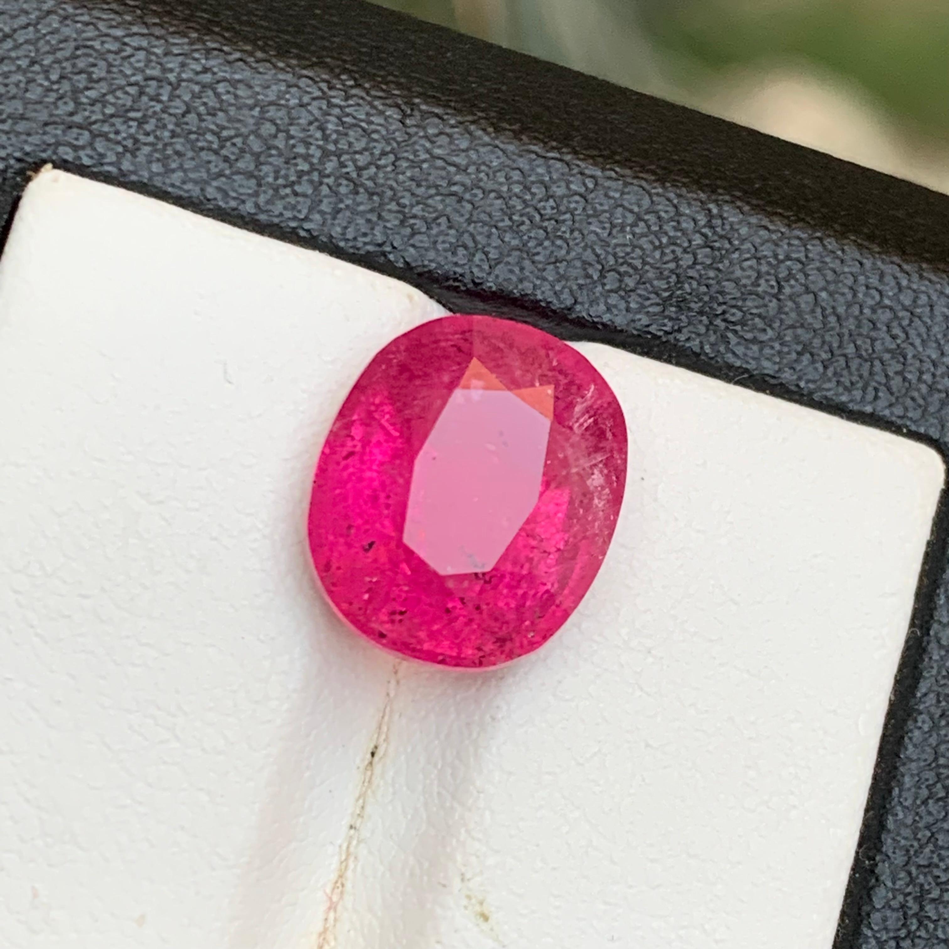 Gemma sfusa di tormalina rubellite naturale rosa vibrante per anello, collana, ciondolo o qualsiasi altro gioiello con taglio ovale!

💎 TIPO DI GEMMA: Tormalina rubellite
⚖️ PESO: 7,22 Carati
🪚 FORMA E TAGLIO: Taglio ovale
📏 DIMENSIONE (MM):