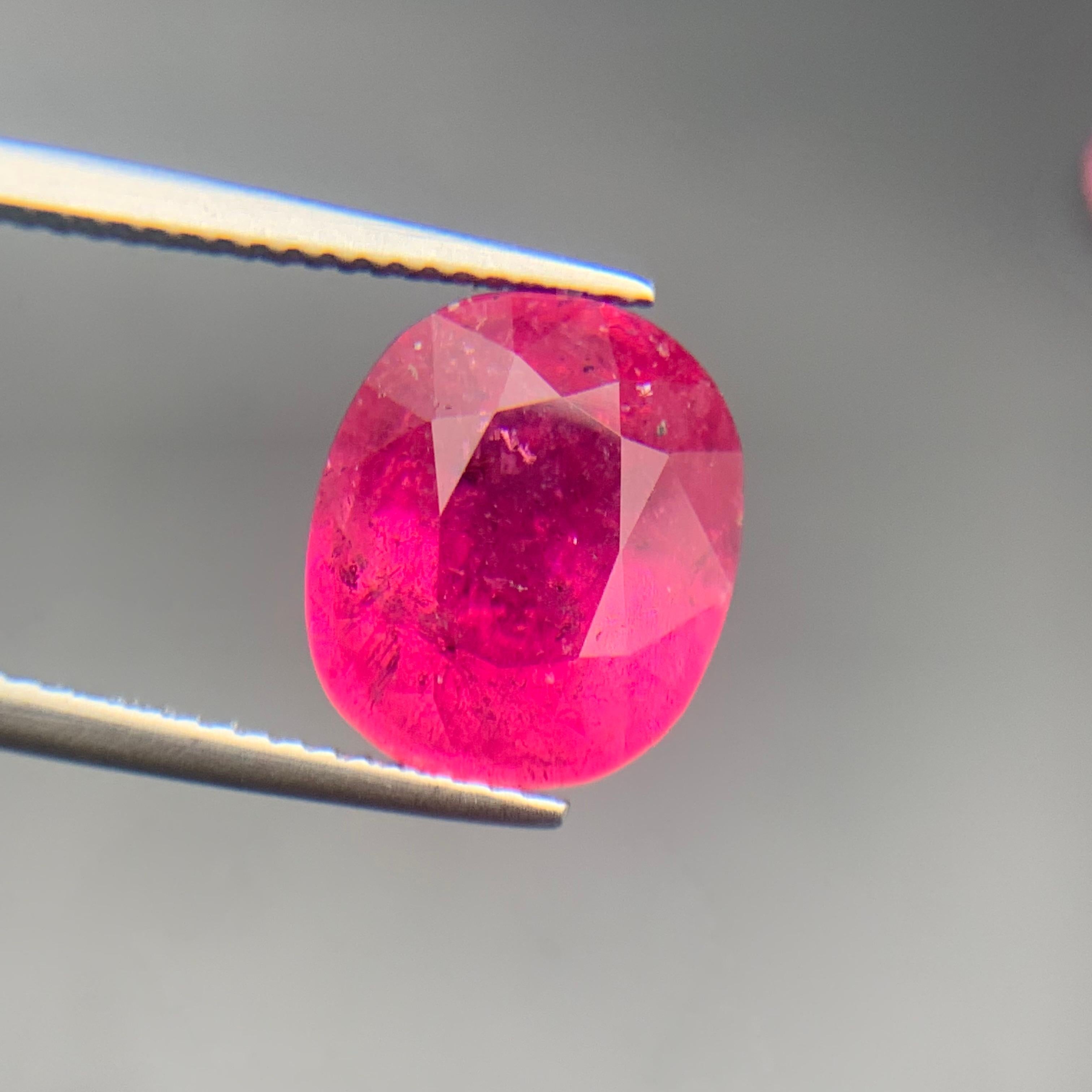 Taglio ovale Tormalina Rubellite Rosa Naturale 7,22 Ct Taglio Ovale Gemma Sciolta per Anello Jewell in vendita