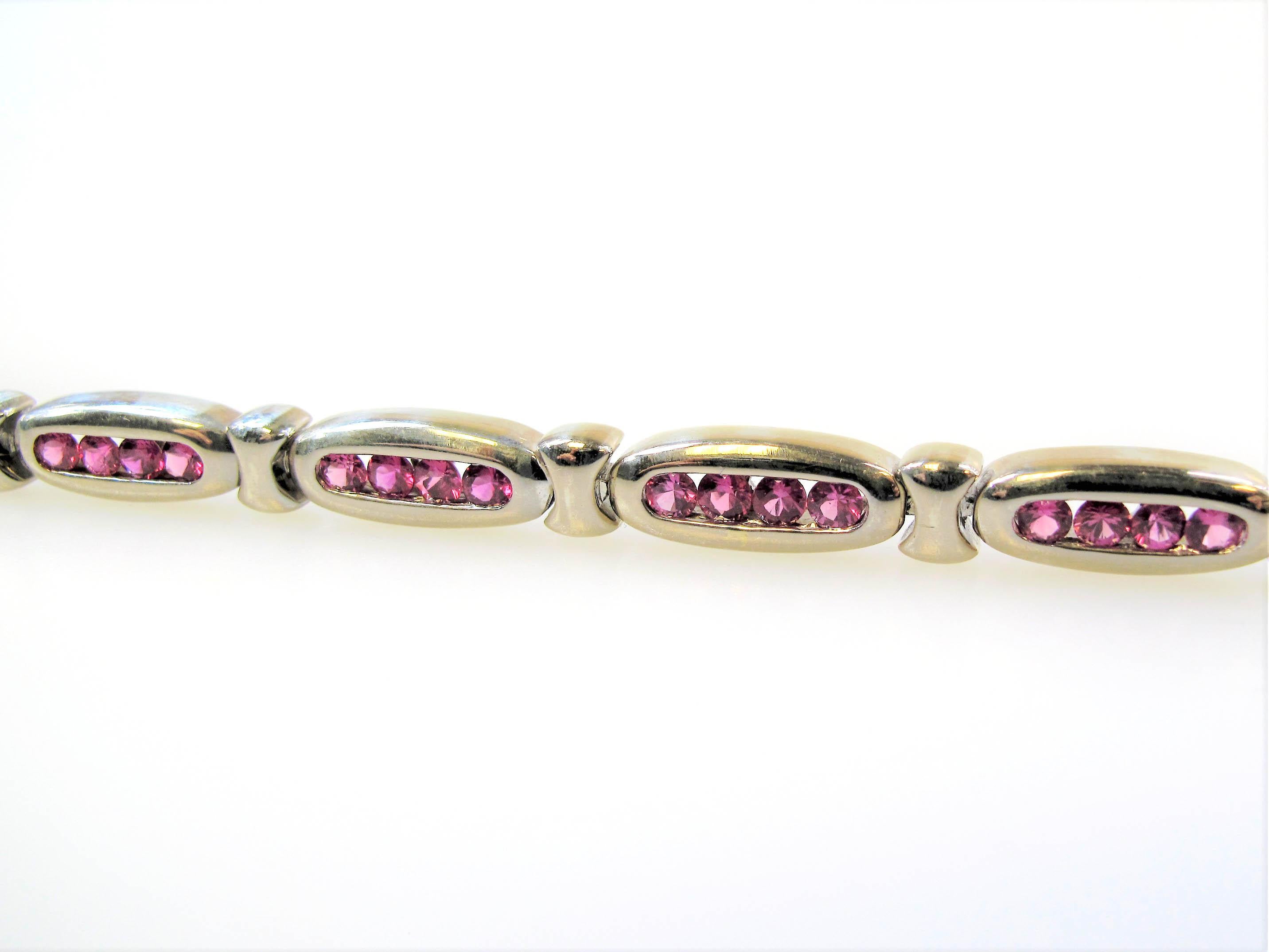 Contemporary Natural Pink Ruby Oval Link Bracelet in 14 Karat White Gold 5.00 Carats Total For Sale