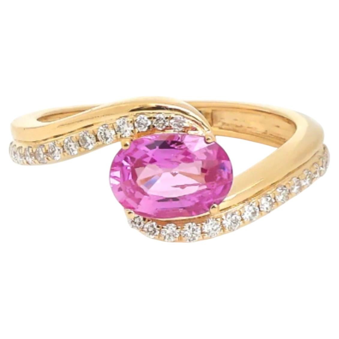 Anillo de oro amarillo de 14 quilates con zafiro rosa de 0,83 ct y diamantes de 0,17 ct