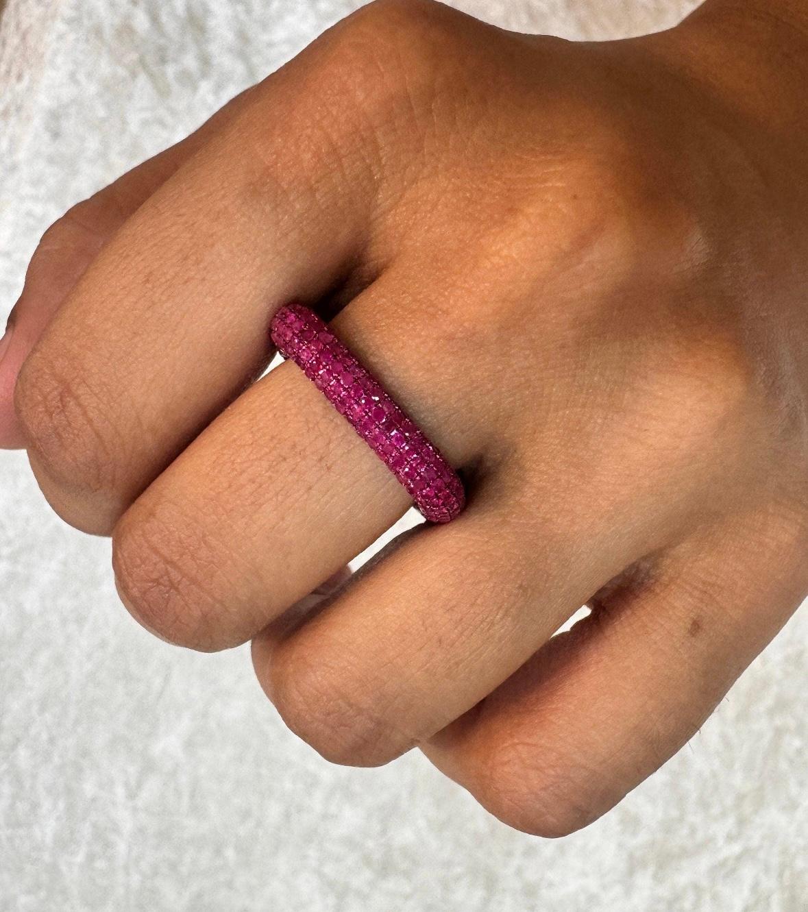 Ring aus 18 Karat Gold mit natürlichem rosa Saphir von 3,41 Karat im Zustand „Neu“ im Angebot in jaipur, IN
