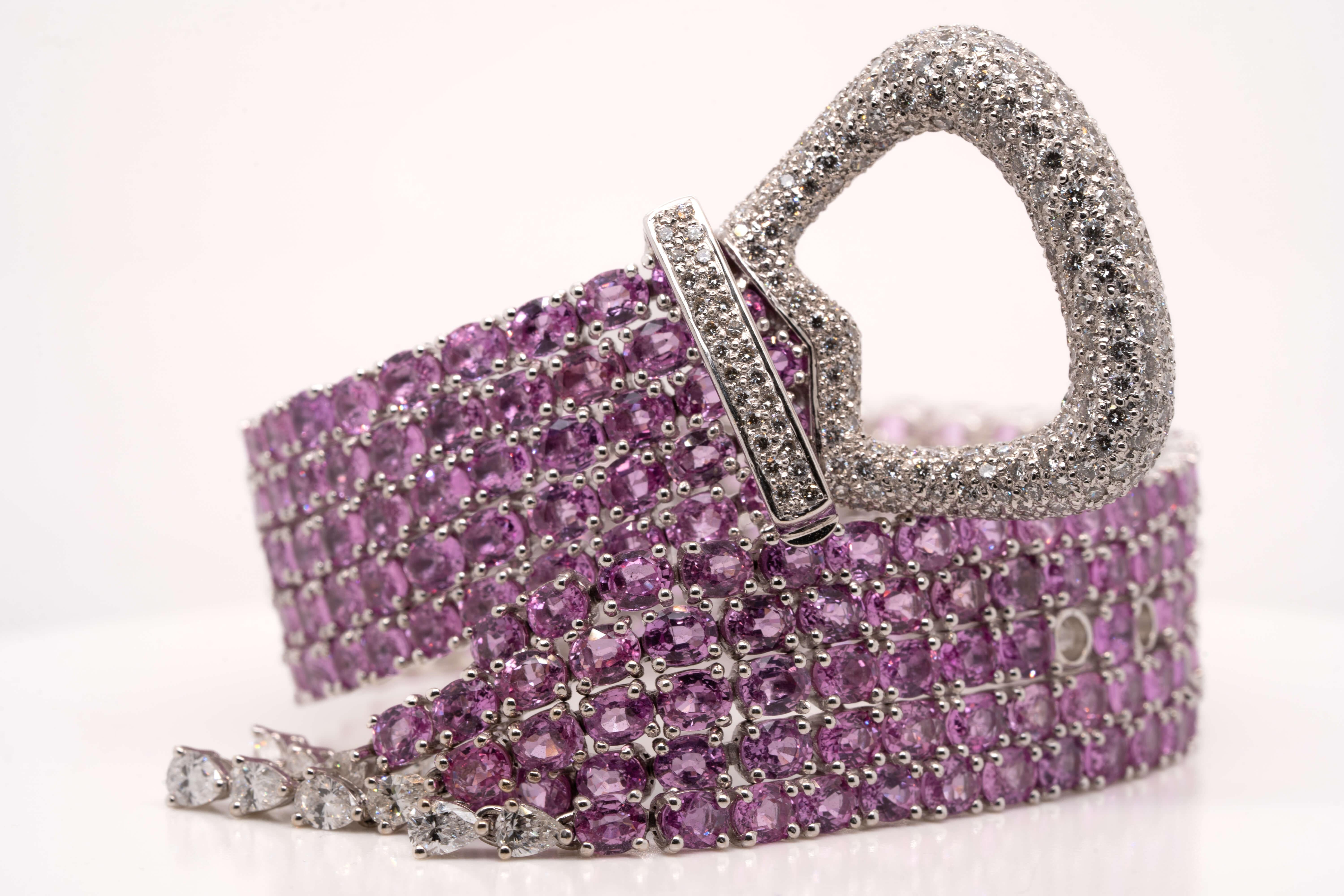 Armband mit Gürtelschnalle mit natürlichem rosa Saphir und Diamanten (Art déco) im Angebot