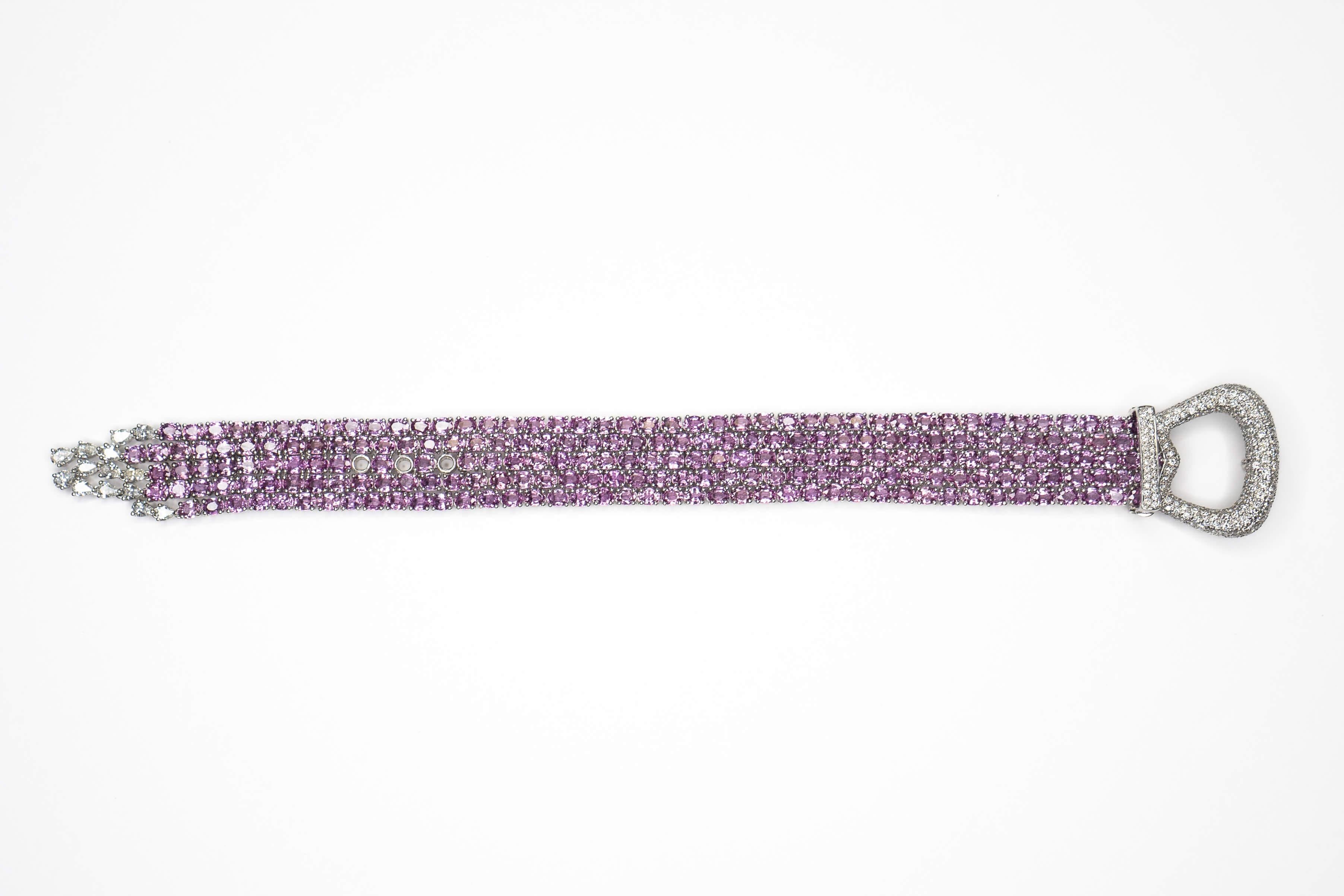 Armband mit Gürtelschnalle mit natürlichem rosa Saphir und Diamanten (Ovalschliff) im Angebot