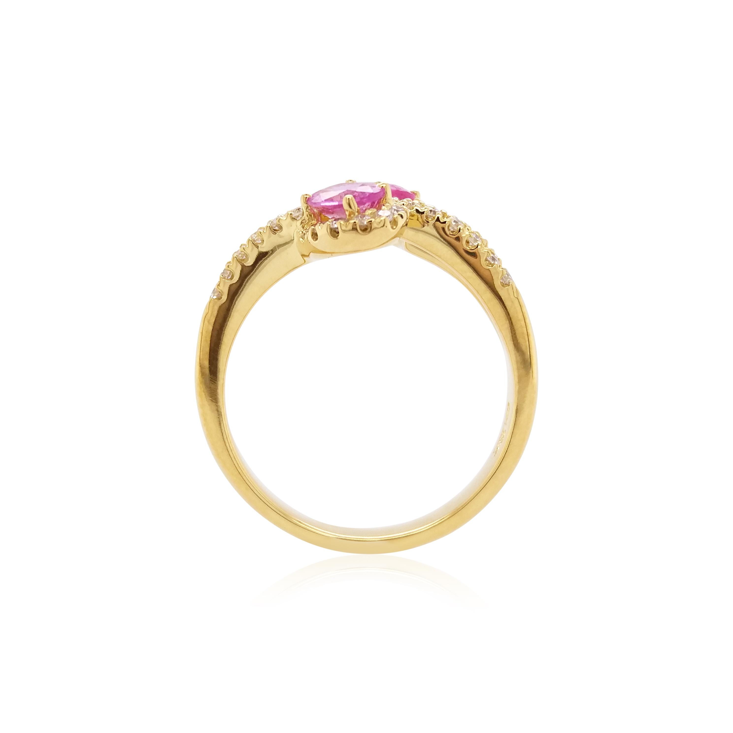 Verlobungsring aus 18 Karat Gold mit natürlichem rosa Saphir und weißem Diamant (Zeitgenössisch) im Angebot