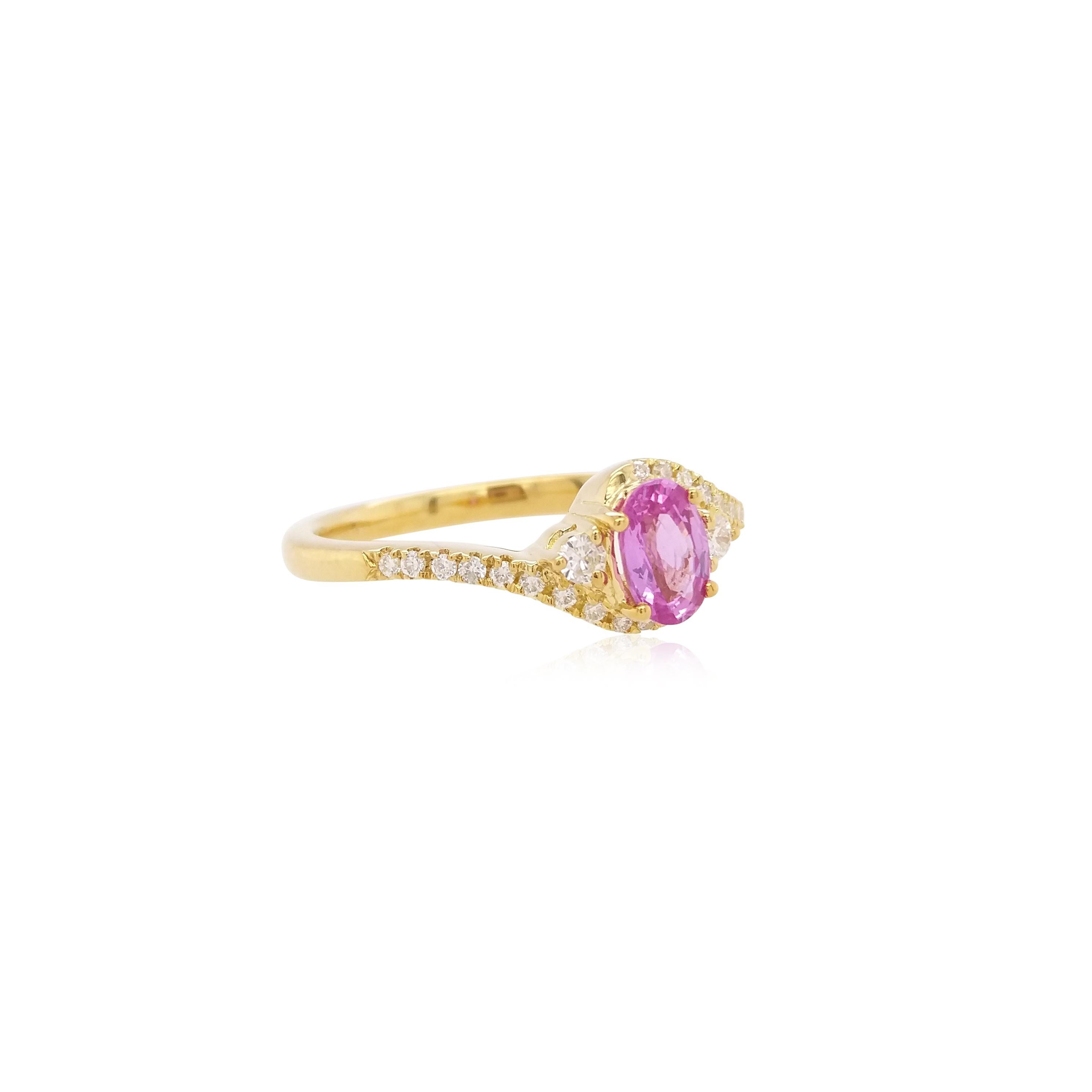 Natural Pink Sapphire White Diamond 18K Gold Engagement Ring In New Condition For Sale In Hong Kong, HK