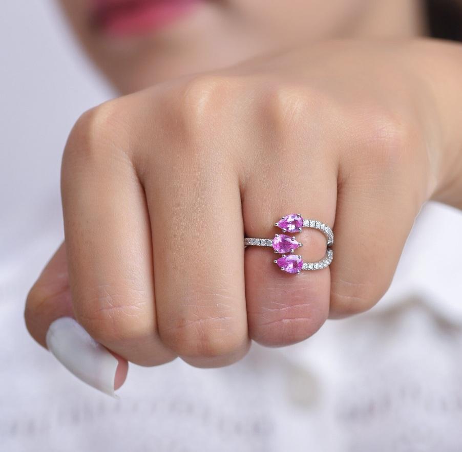 Ring mit natürlichem rosa Saphir aus 18 Karat Gold im Angebot 7